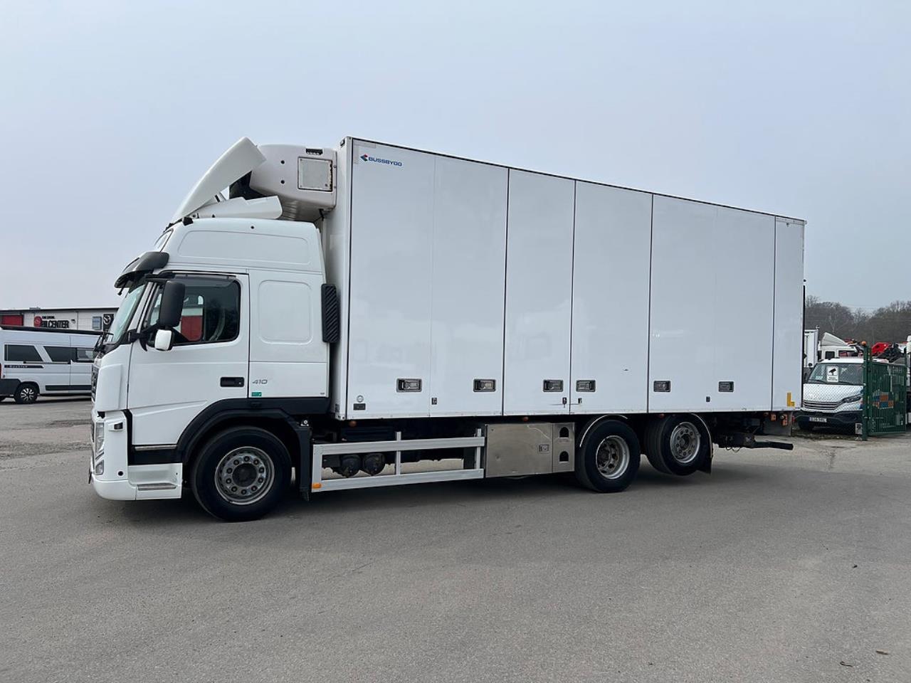 Volvo FM 410 6x2 Kyl / Frysbil, 2-Zons Korridorbil 2013 - Sk&aring;p isolerat