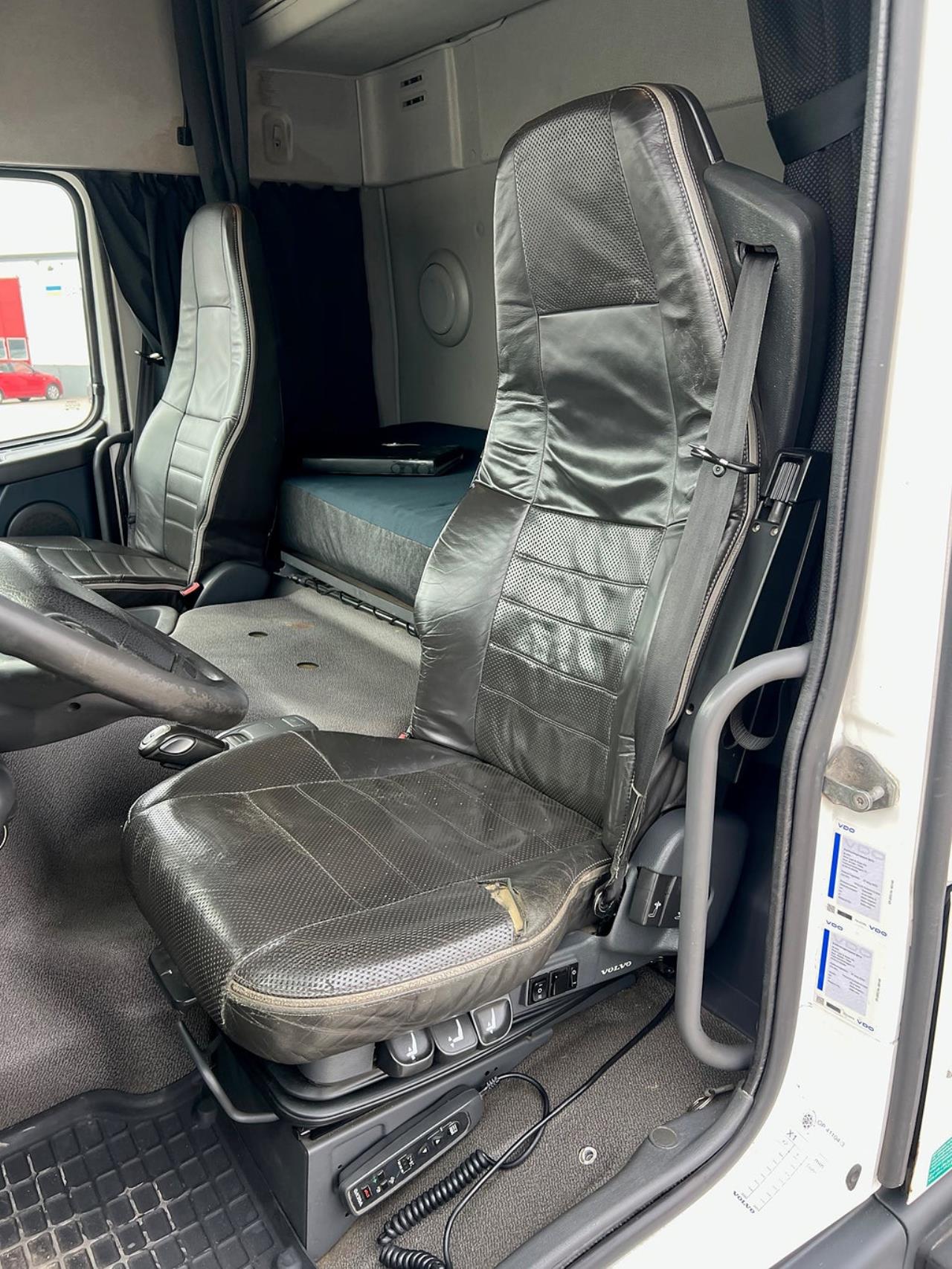 Volvo FM 410 6x2 Kyl / Frysbil, 2-Zons Korridorbil 2013 - Sk&aring;p isolerat