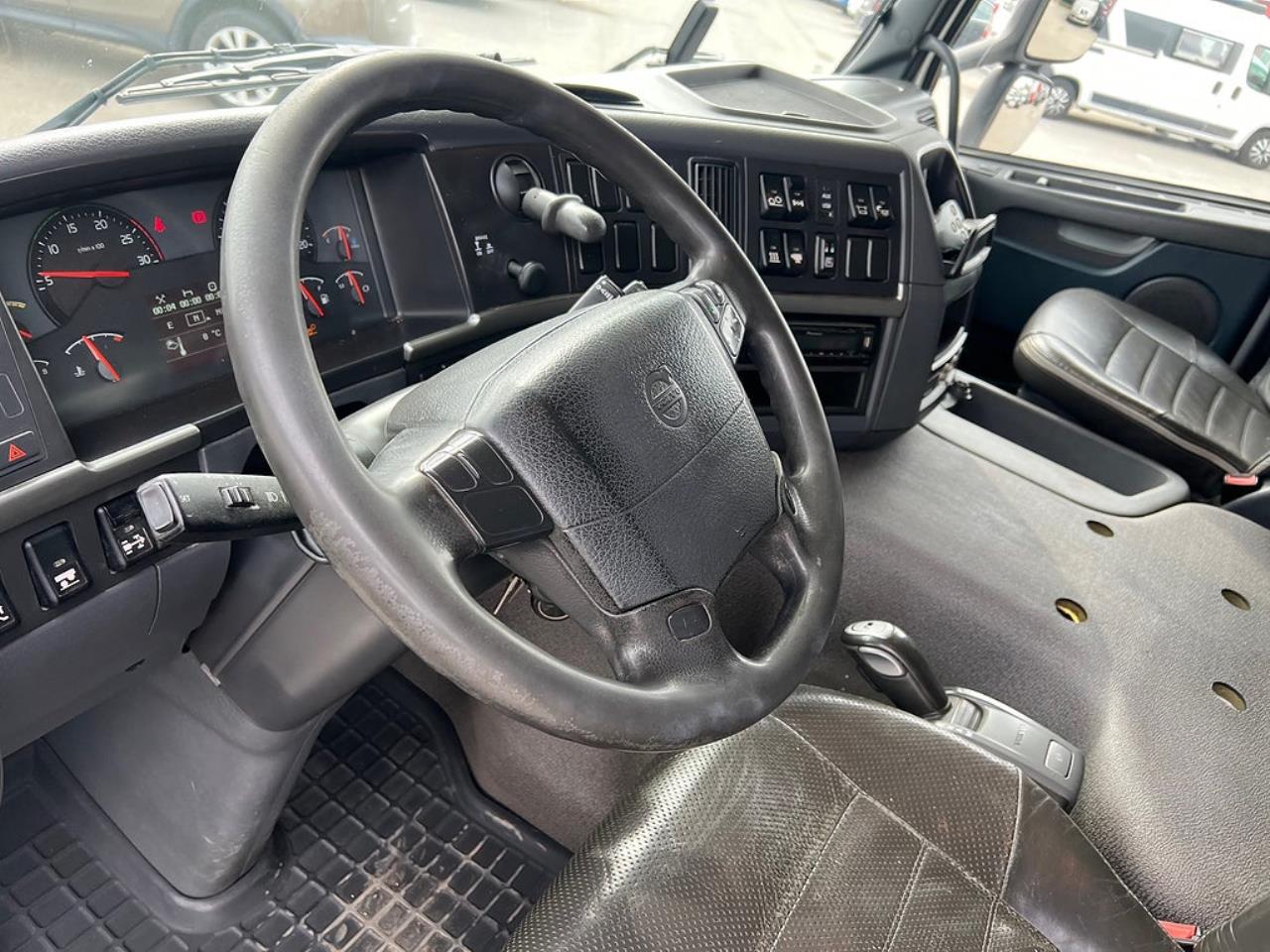 Volvo FM 410 6x2 Kyl / Frysbil, 2-Zons Korridorbil 2013 - Sk&aring;p isolerat