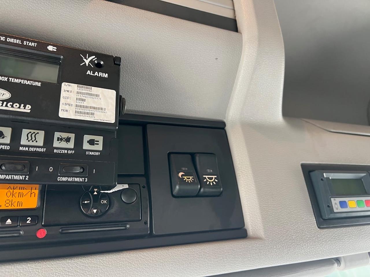 Volvo FM 410 6x2 Kyl / Frysbil, 2-Zons Korridorbil 2013 - Sk&aring;p isolerat