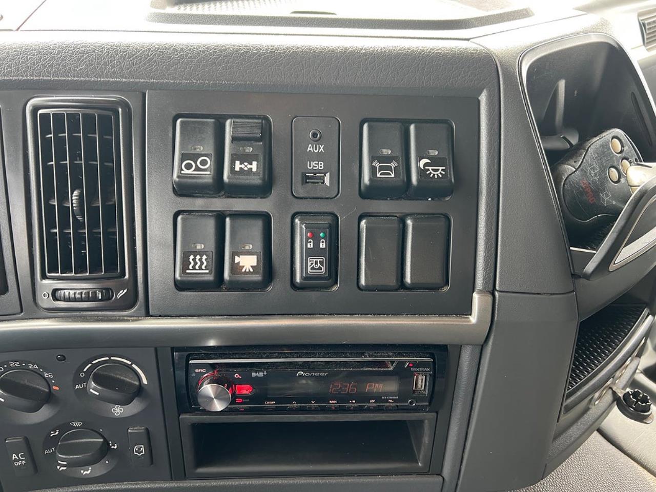 Volvo FM 410 6x2 Kyl / Frysbil, 2-Zons Korridorbil 2013 - Sk&aring;p isolerat