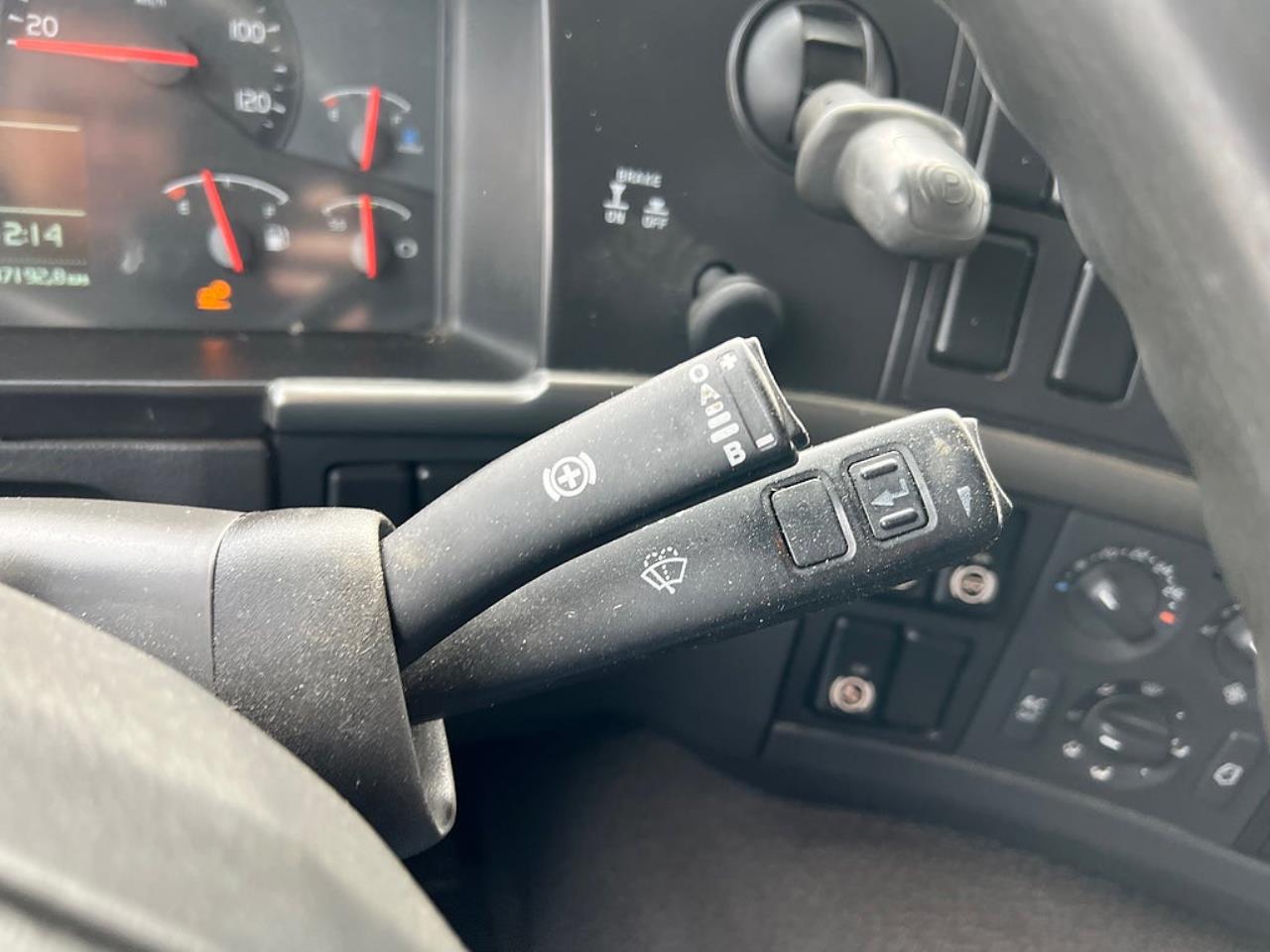 Volvo FM 410 6x2 Kyl / Frysbil, 2-Zons Korridorbil 2013 - Sk&aring;p isolerat