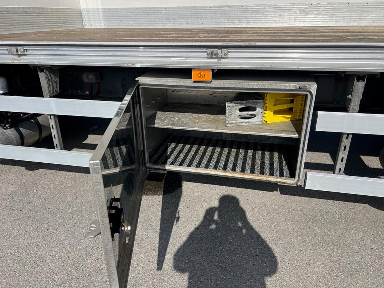 Volvo FM 330 4x2 Sk&aring;pbil, &Ouml;ppningsbarsida, Euro 6 2021 - Sk&aring;p