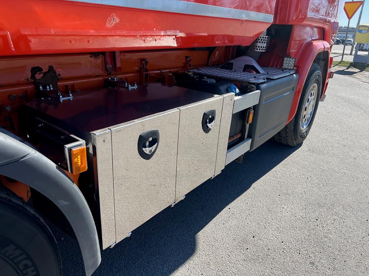 Scania R520 V8 8x4*4 Tridem Tippbil, Plogutrustad 2016 - Tipp