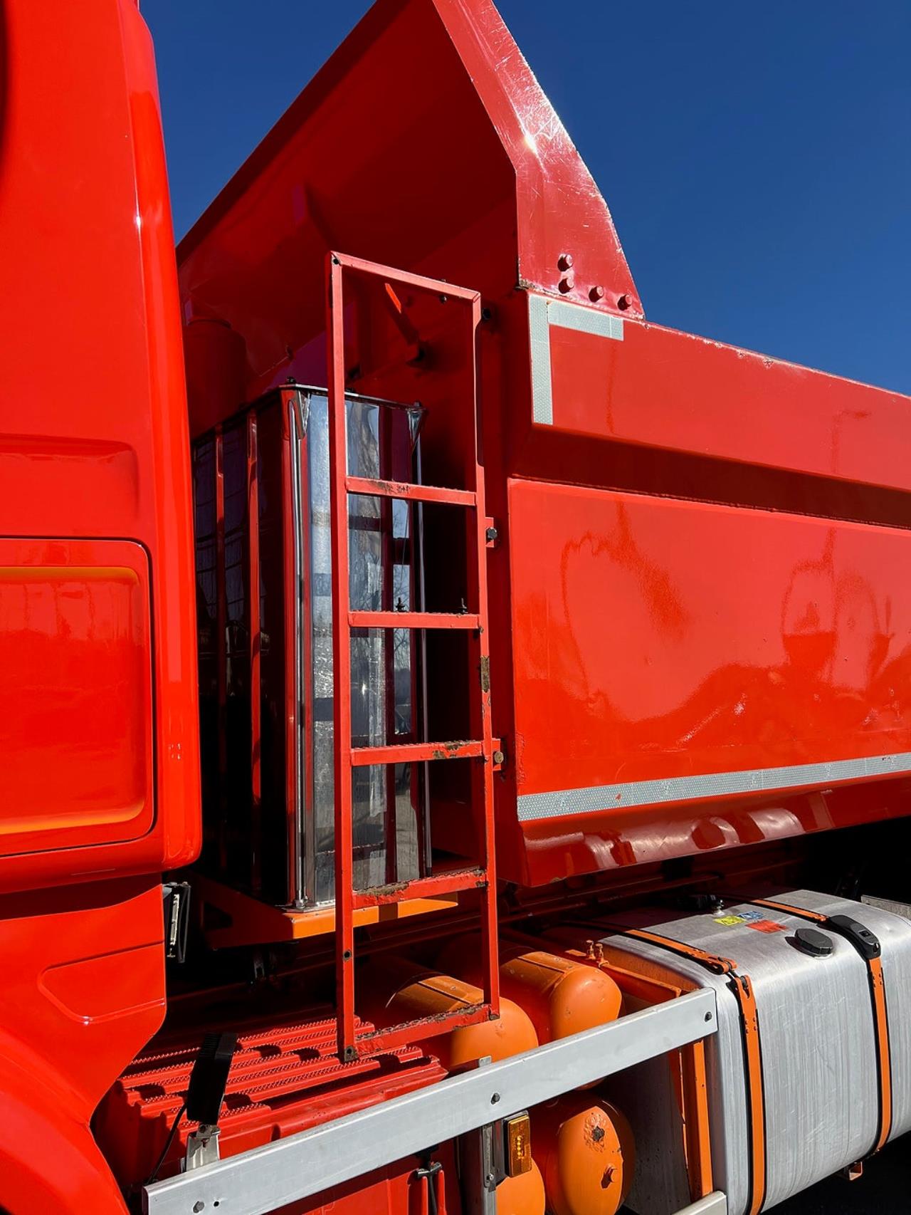 Scania R520 V8 8x4*4 Tridem Tippbil, Plogutrustad 2016 - Tipp