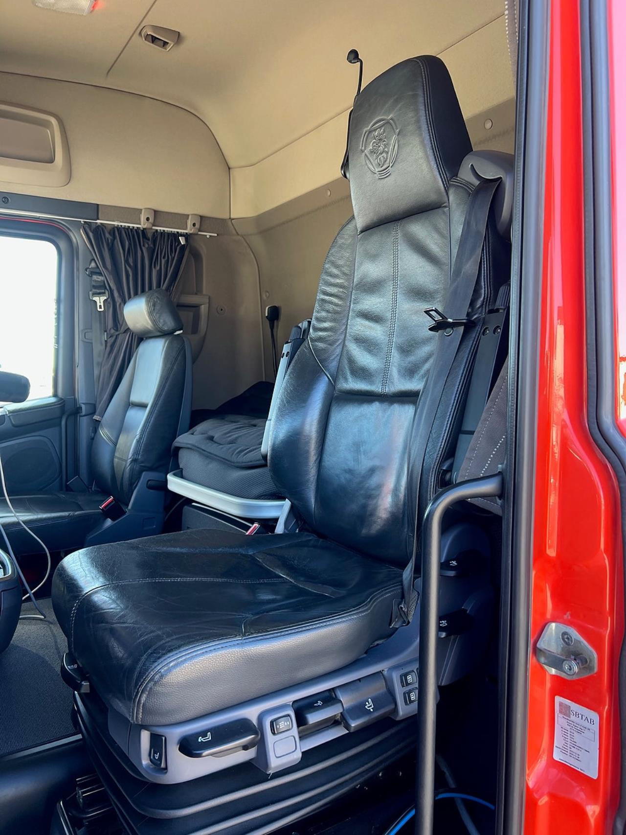 Scania R520 V8 8x4*4 Tridem Tippbil, Plogutrustad 2016 - Tipp