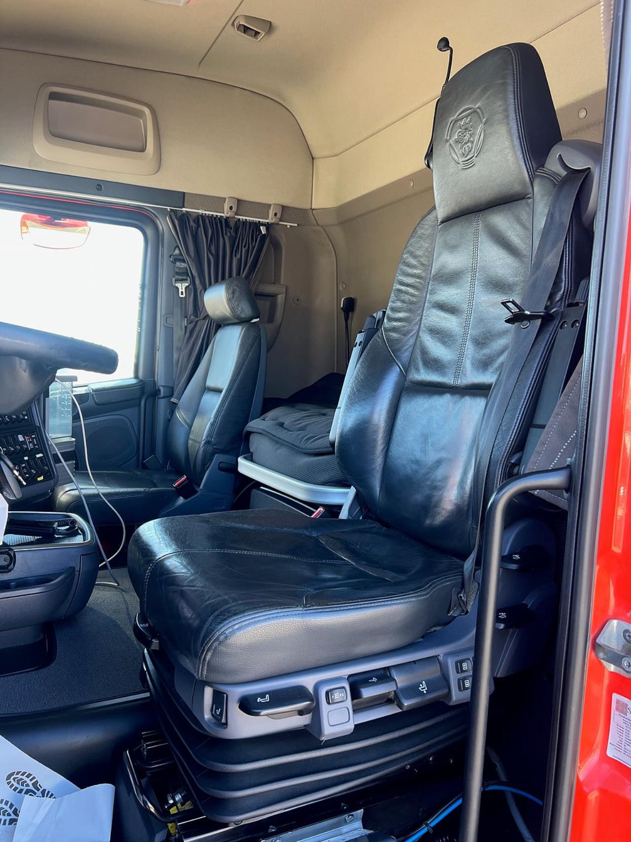 Scania R520 V8 8x4*4 Tridem Tippbil, Plogutrustad 2016 - Tipp