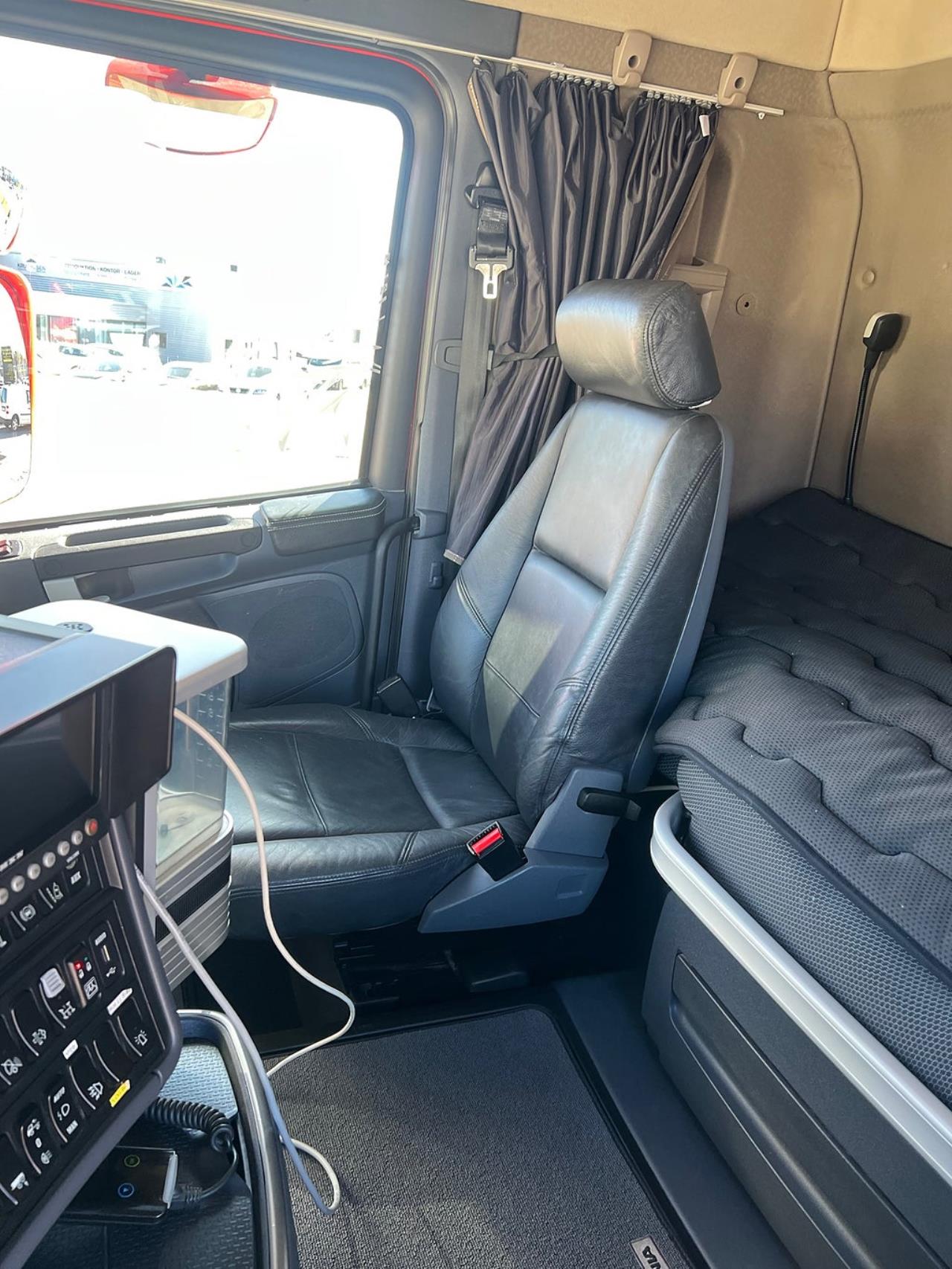 Scania R520 V8 8x4*4 Tridem Tippbil, Plogutrustad 2016 - Tipp