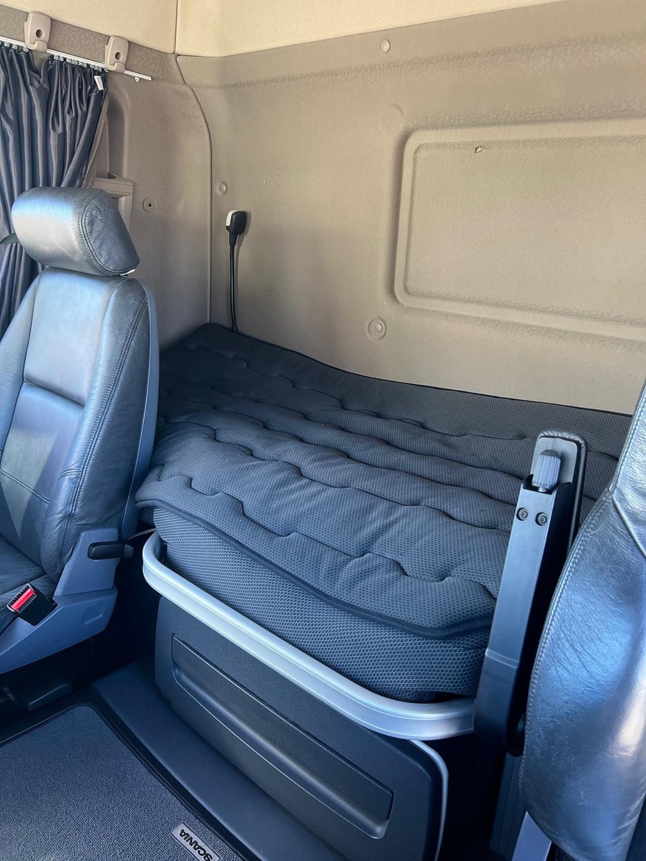 Scania R520 V8 8x4*4 Tridem Tippbil, Plogutrustad 2016 - Tipp