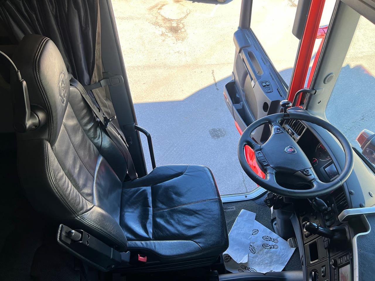 Scania R520 V8 8x4*4 Tridem Tippbil, Plogutrustad 2016 - Tipp