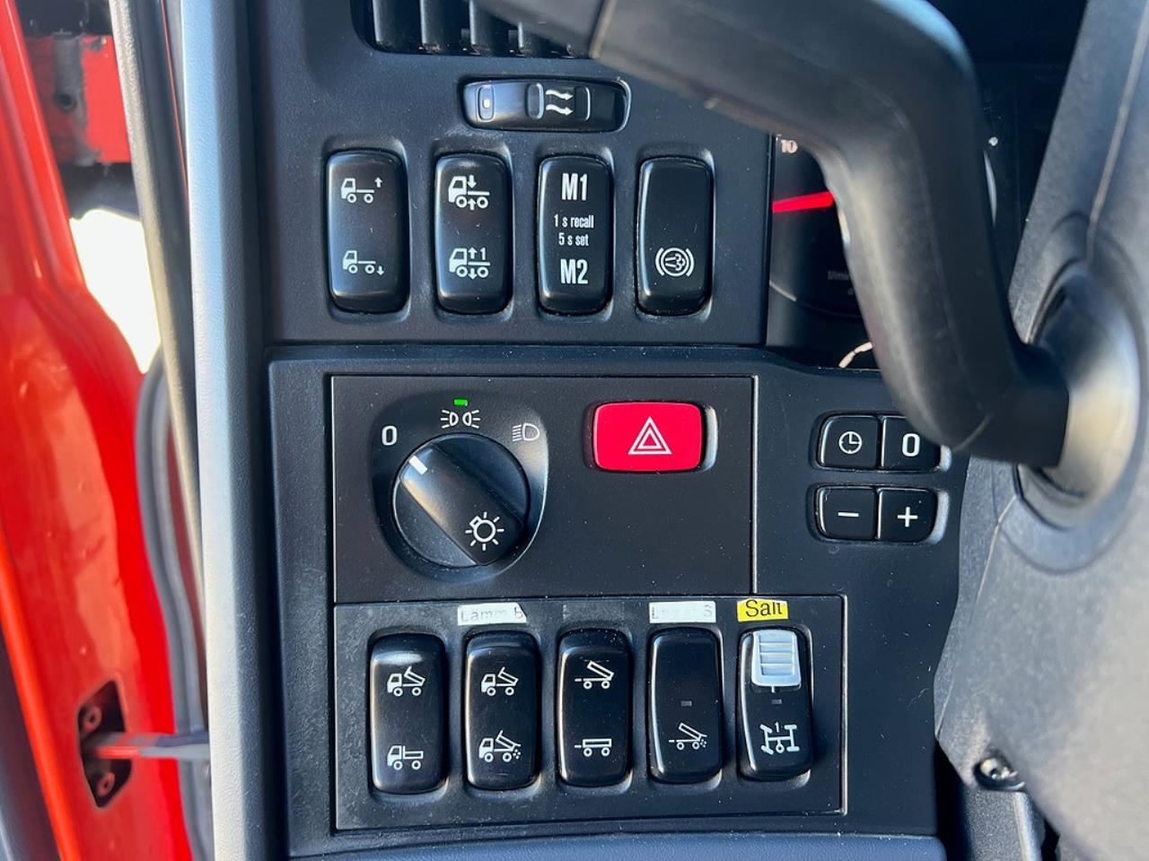 Scania R520 V8 8x4*4 Tridem Tippbil, Plogutrustad 2016 - Tipp