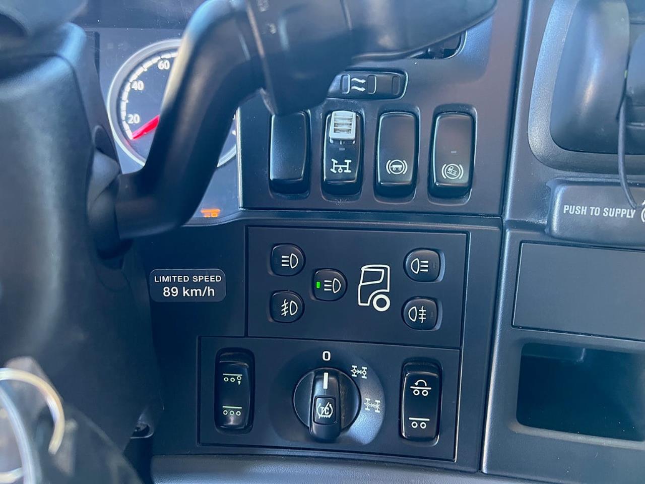 Scania R520 V8 8x4*4 Tridem Tippbil, Plogutrustad 2016 - Tipp