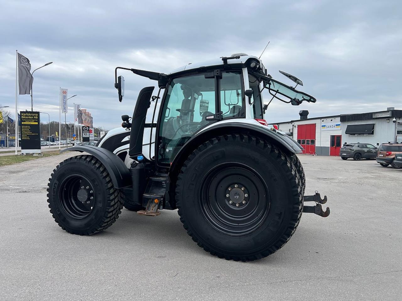 &Ouml;vriga Valtra N124 HiTech Traktor 2020 - &Ouml;vrigt