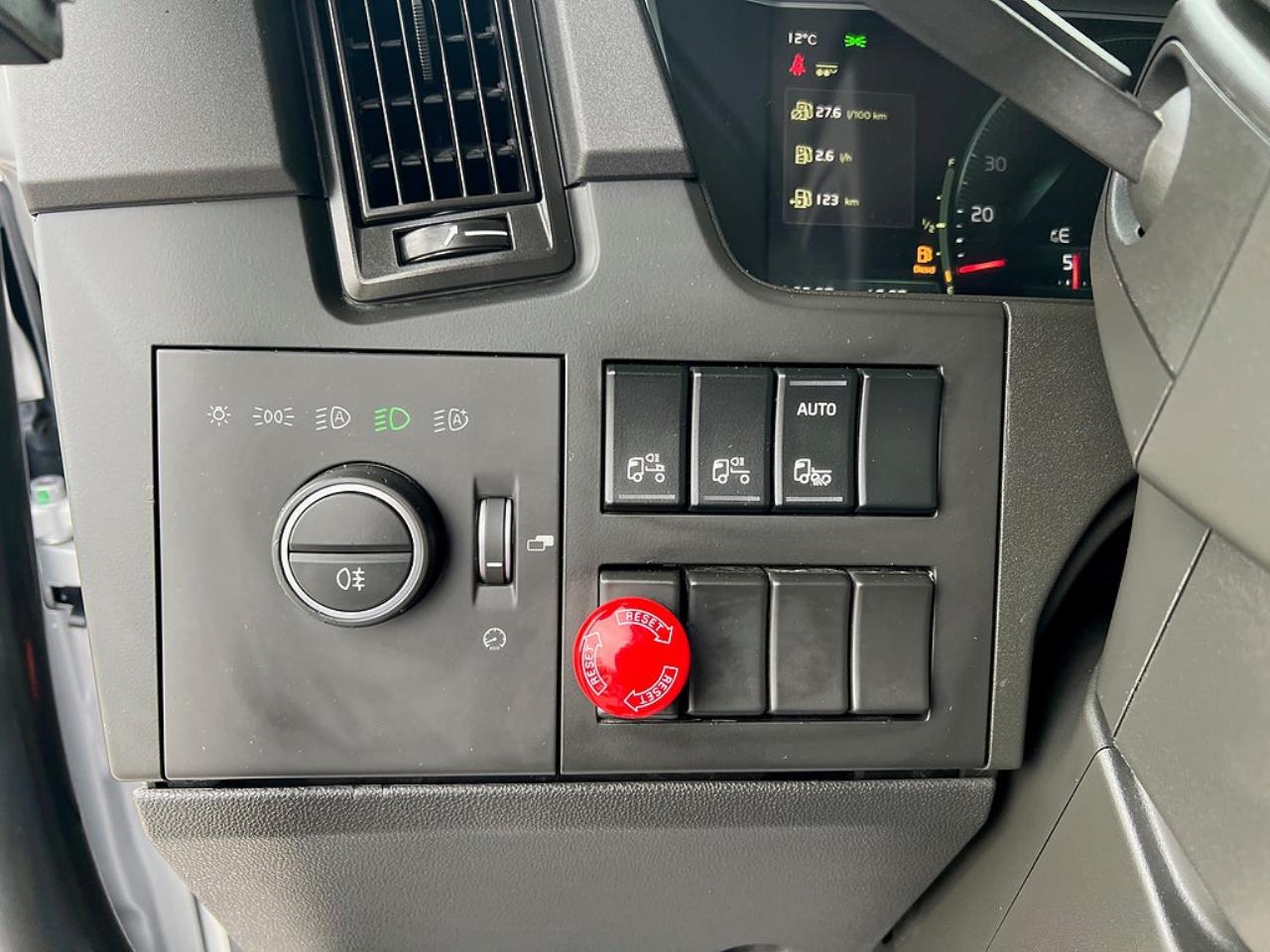 Volvo FMX 500 8x4*4 Tridem Kranv&auml;xlare Euro 6 2022 - Kran