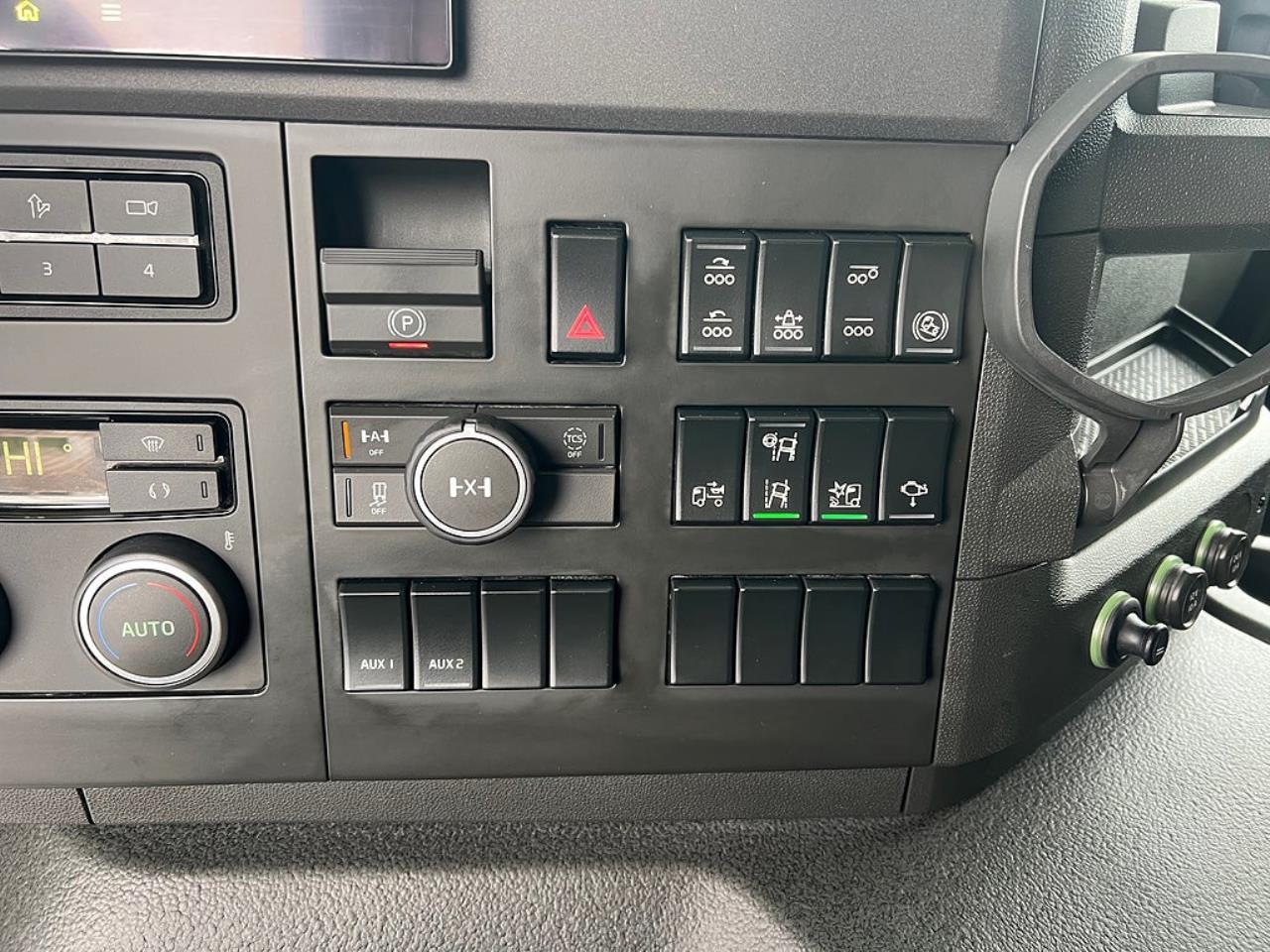 Volvo FMX 500 8x4*4 Tridem Kranv&auml;xlare Euro 6 2022 - Kran