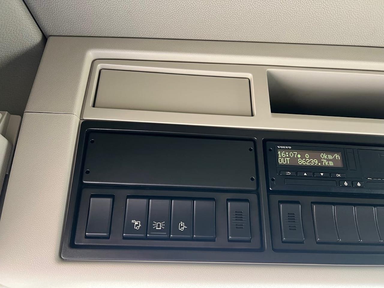 Volvo FMX 500 8x4*4 Tridem Kranv&auml;xlare Euro 6 2022 - Kran