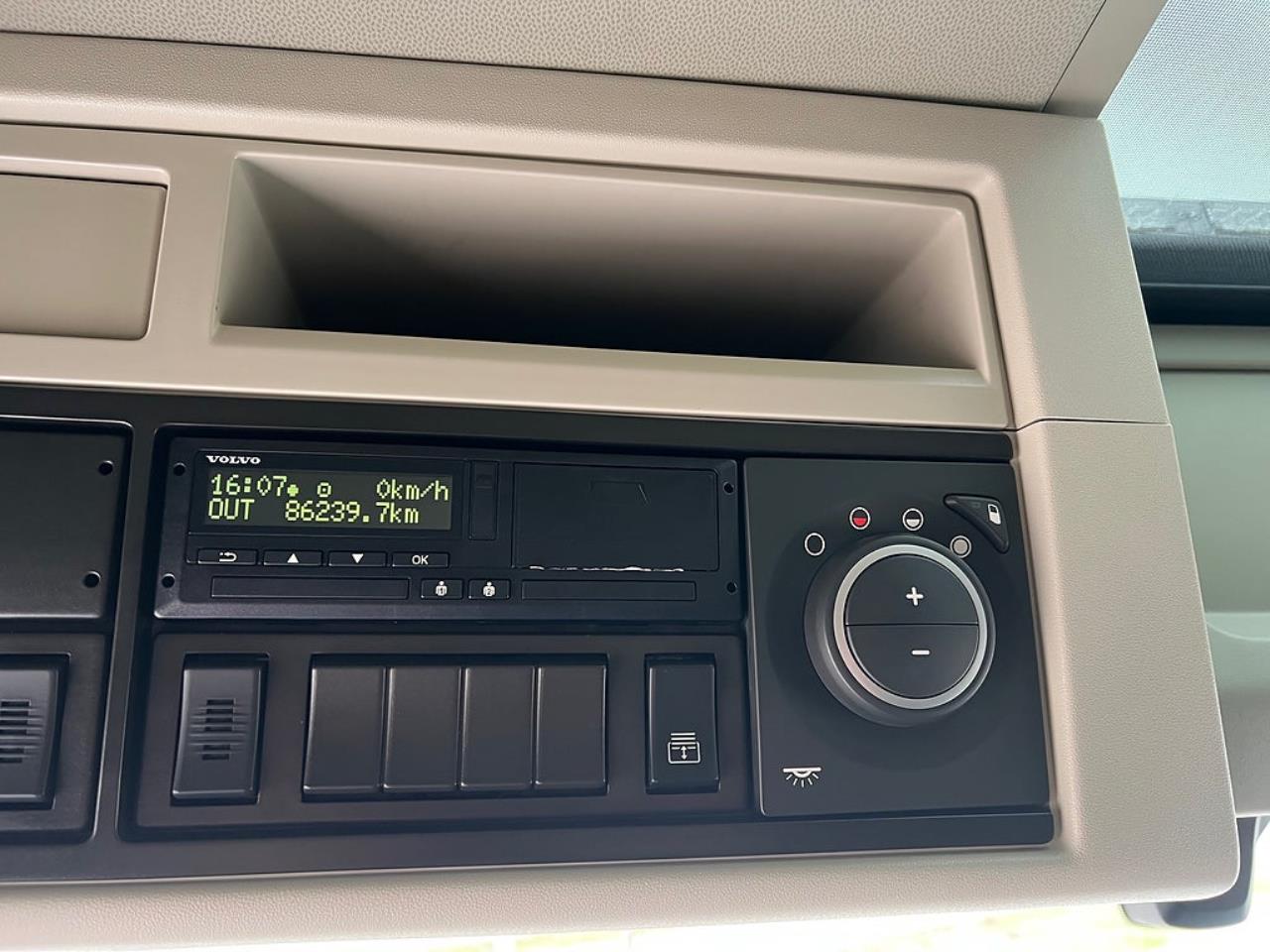 Volvo FMX 500 8x4*4 Tridem Kranv&auml;xlare Euro 6 2022 - Kran