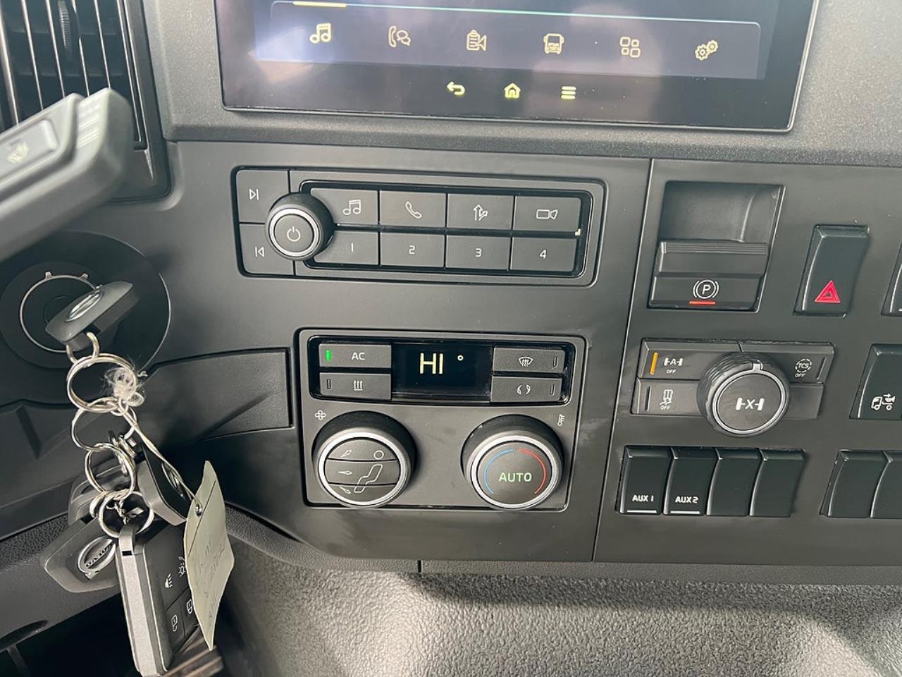 Volvo FMX 500 8x4*4 Tridem Kranv&auml;xlare Euro 6 2022 - Kran