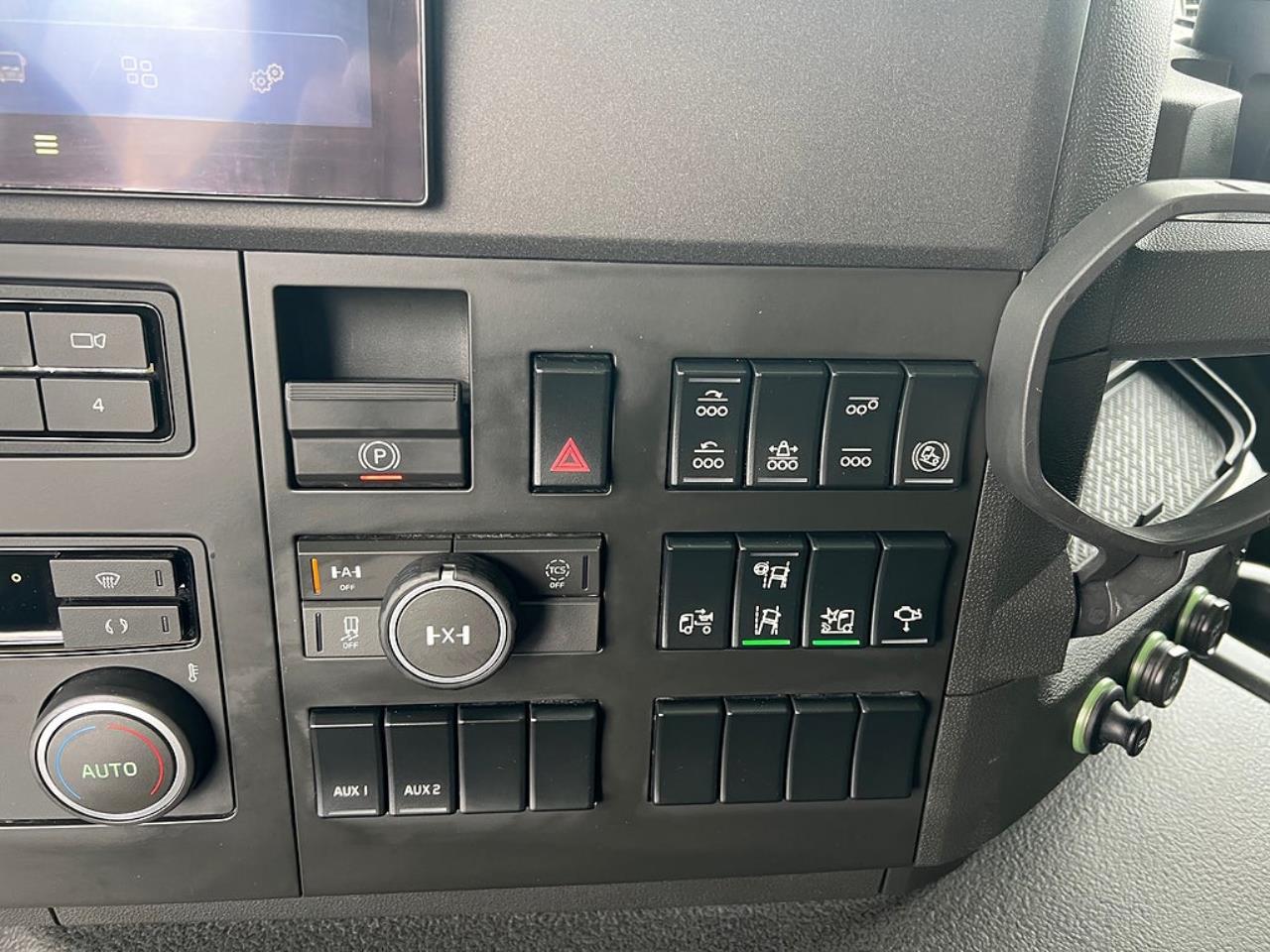 Volvo FMX 500 8x4*4 Tridem Kranv&auml;xlare Euro 6 2022 - Kran