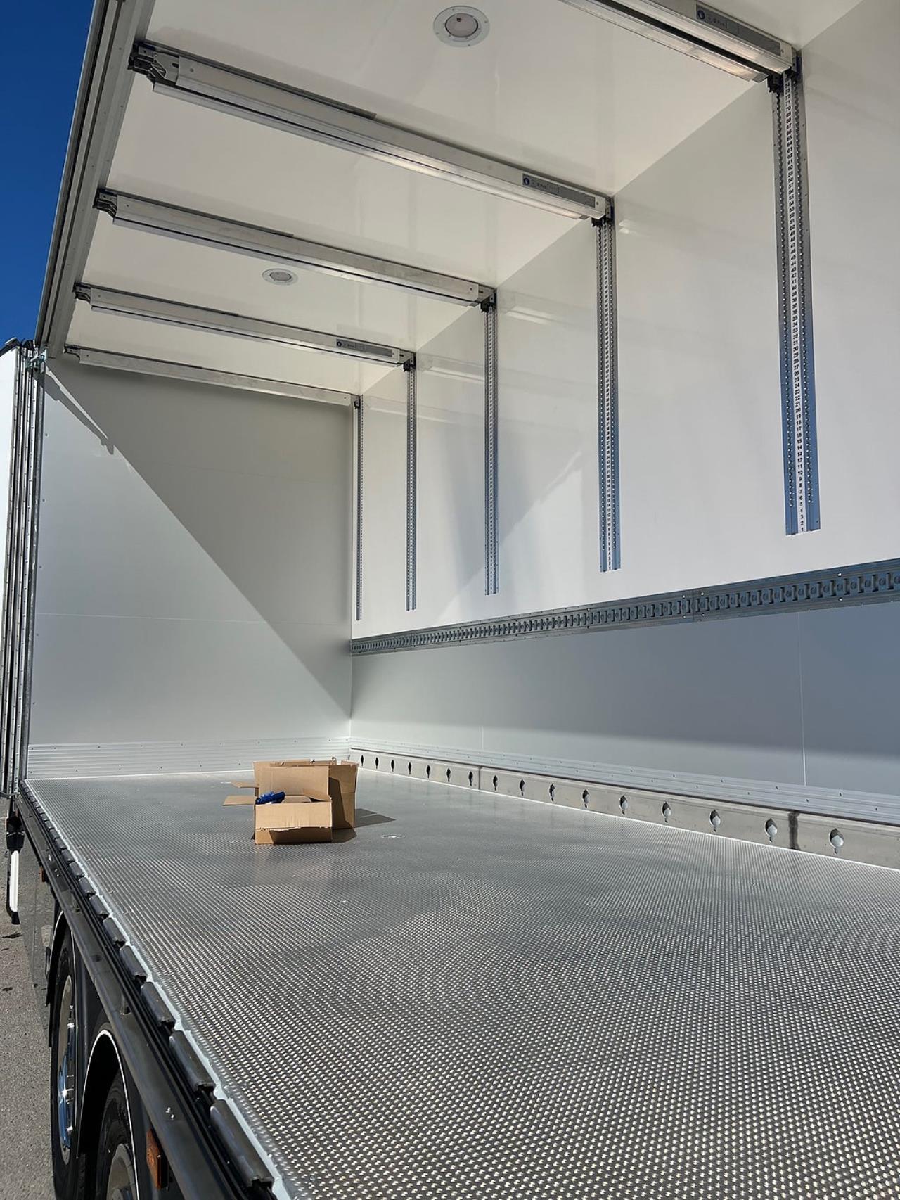 Scania R560 6x2*4 Sk&aring;pbil, &Ouml;ppningsbarsida PLS Sk&aring;p 2026 - Sk&aring;p