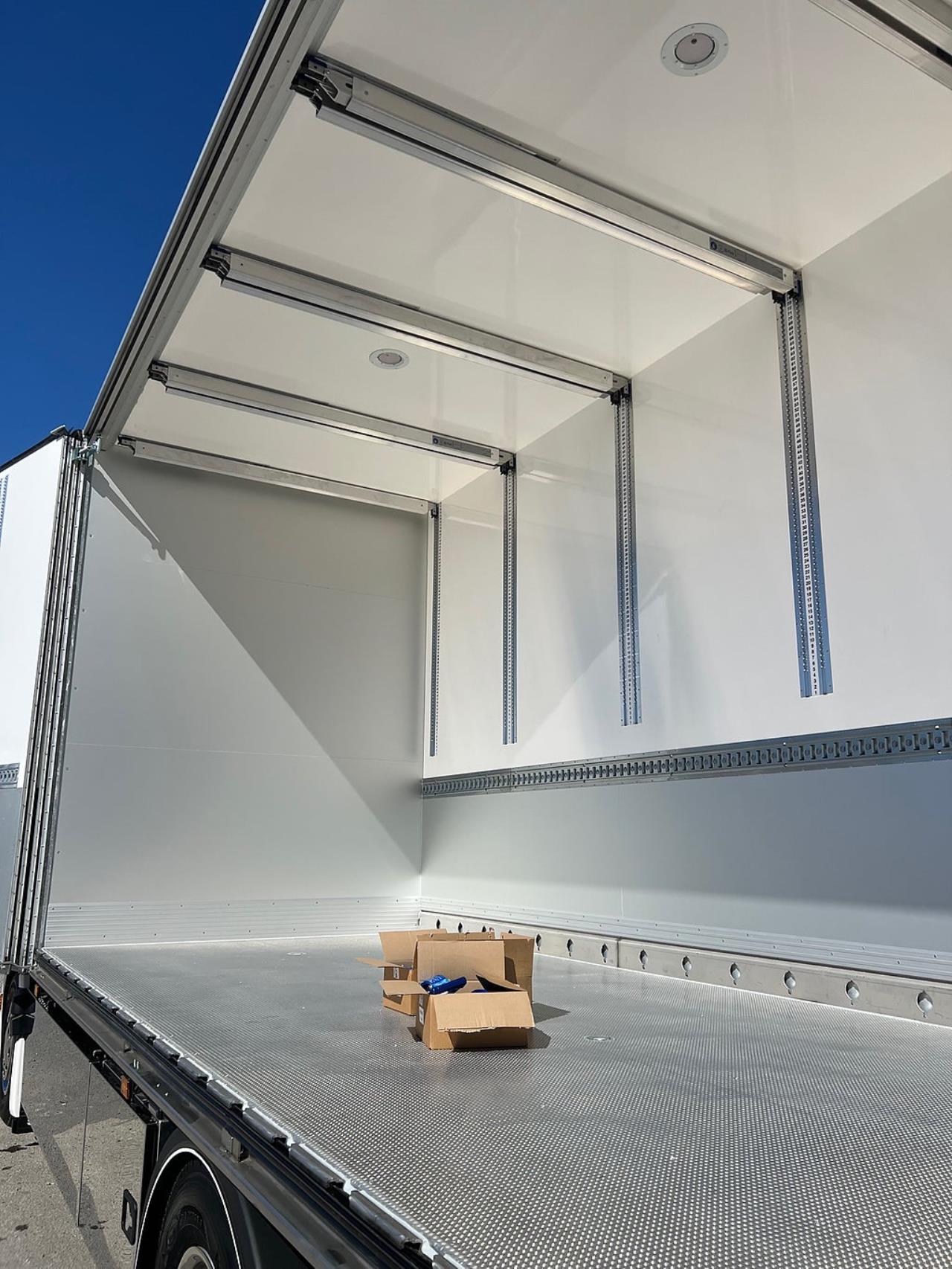 Scania R560 6x2*4 Sk&aring;pbil, &Ouml;ppningsbarsida PLS Sk&aring;p 2026 - Sk&aring;p