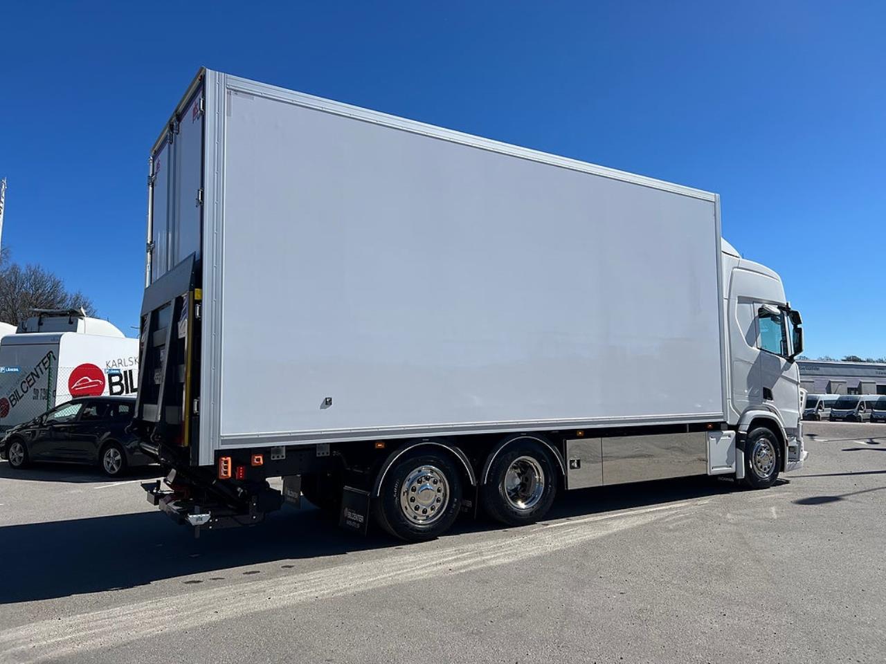 Scania R560 6x2*4 Sk&aring;pbil, &Ouml;ppningsbarsida PLS Sk&aring;p 2026 - Sk&aring;p