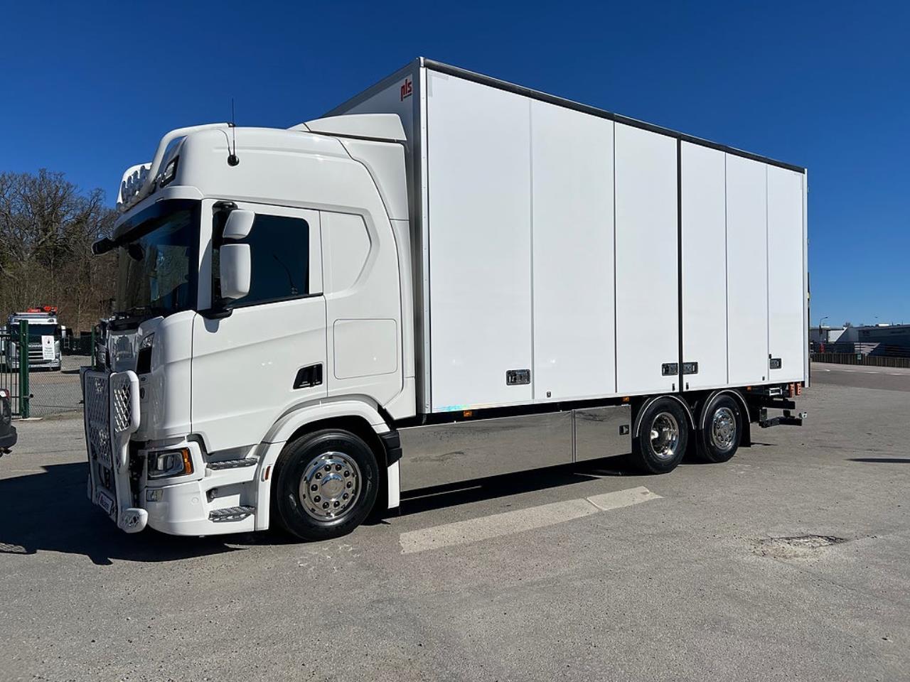Scania R560 6x2*4 Sk&aring;pbil, &Ouml;ppningsbarsida PLS Sk&aring;p 2026 - Sk&aring;p