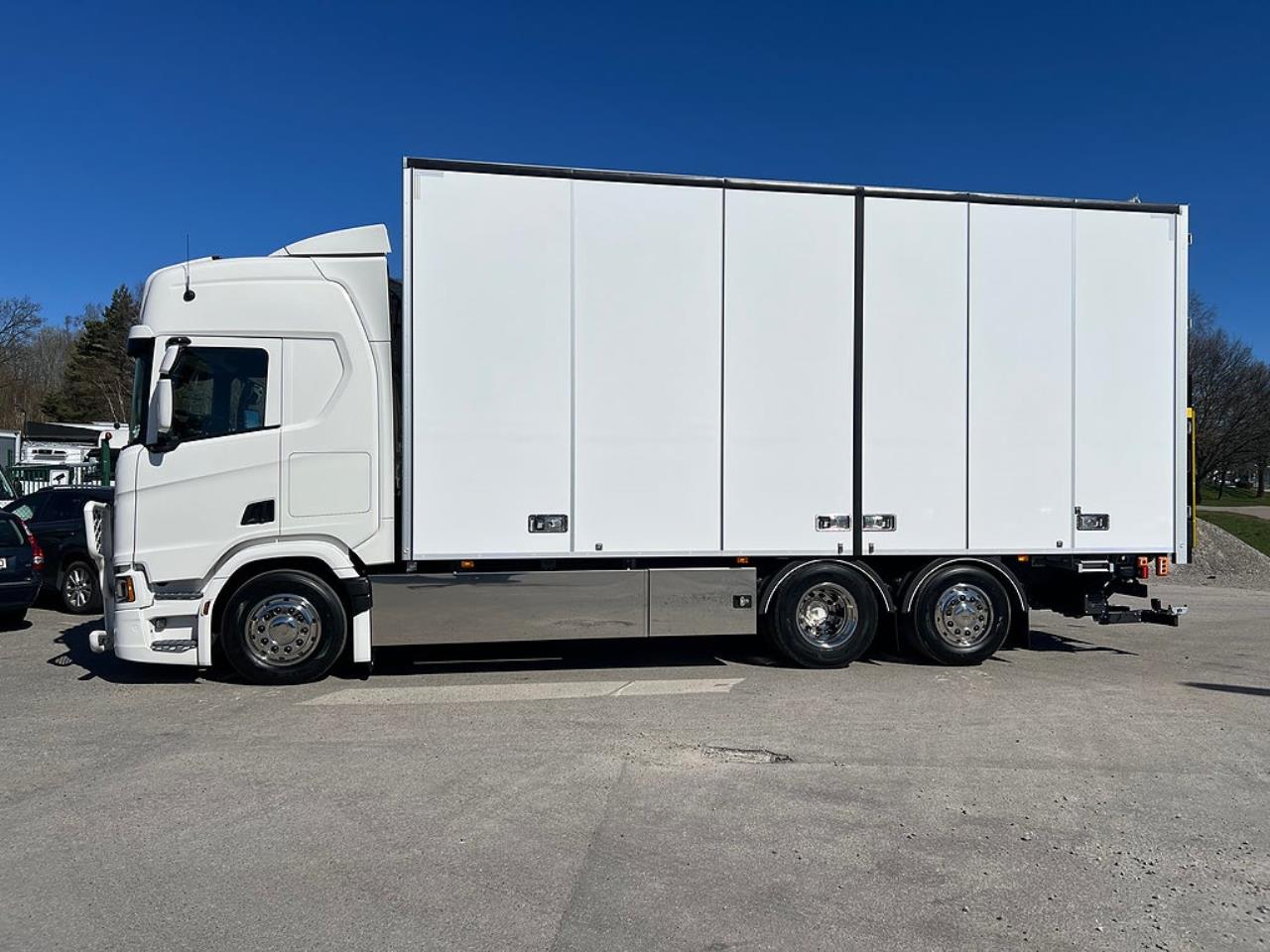 Scania R560 6x2*4 Sk&aring;pbil, &Ouml;ppningsbarsida PLS Sk&aring;p 2026 - Sk&aring;p