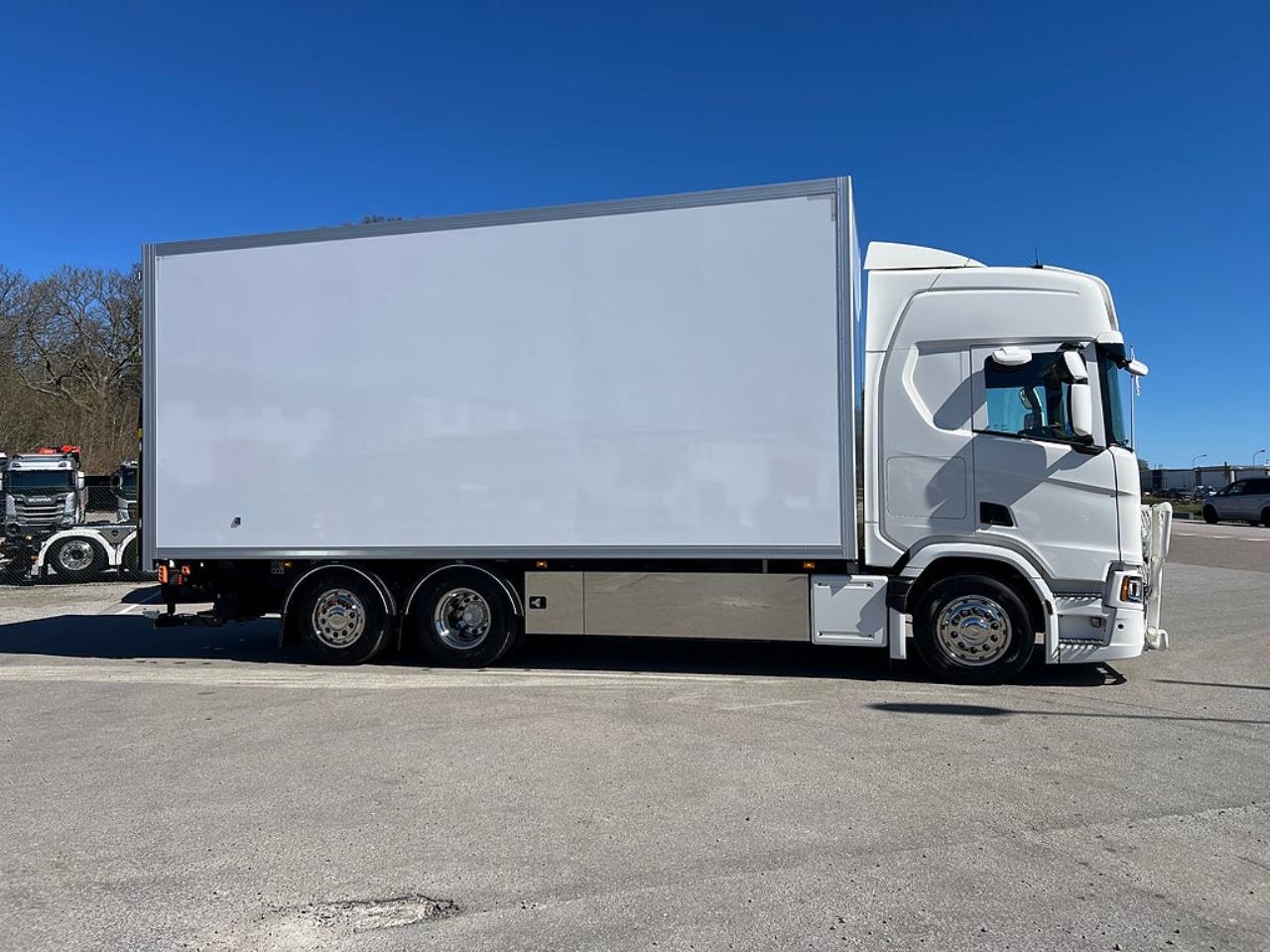 Scania R560 6x2*4 Sk&aring;pbil, &Ouml;ppningsbarsida PLS Sk&aring;p 2026 - Sk&aring;p