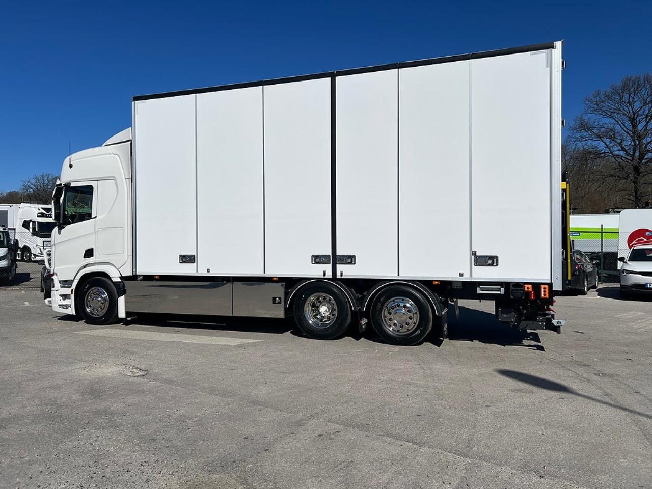 Scania R560 6x2*4 Sk&aring;pbil, &Ouml;ppningsbarsida PLS Sk&aring;p 2026 - Sk&aring;p