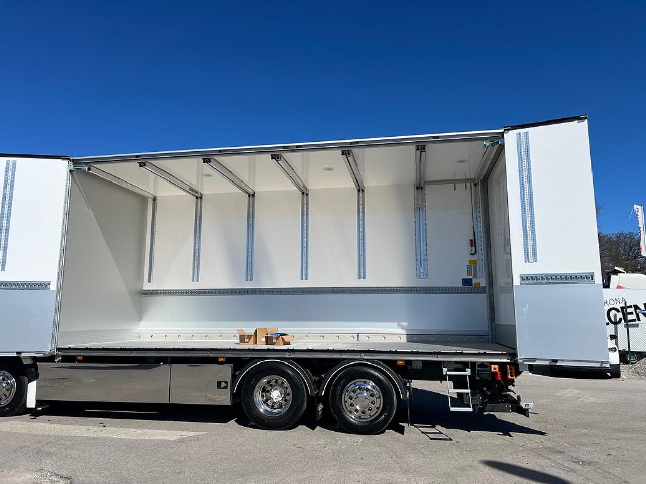 Scania R560 6x2*4 Sk&aring;pbil, &Ouml;ppningsbarsida PLS Sk&aring;p 2026 - Sk&aring;p