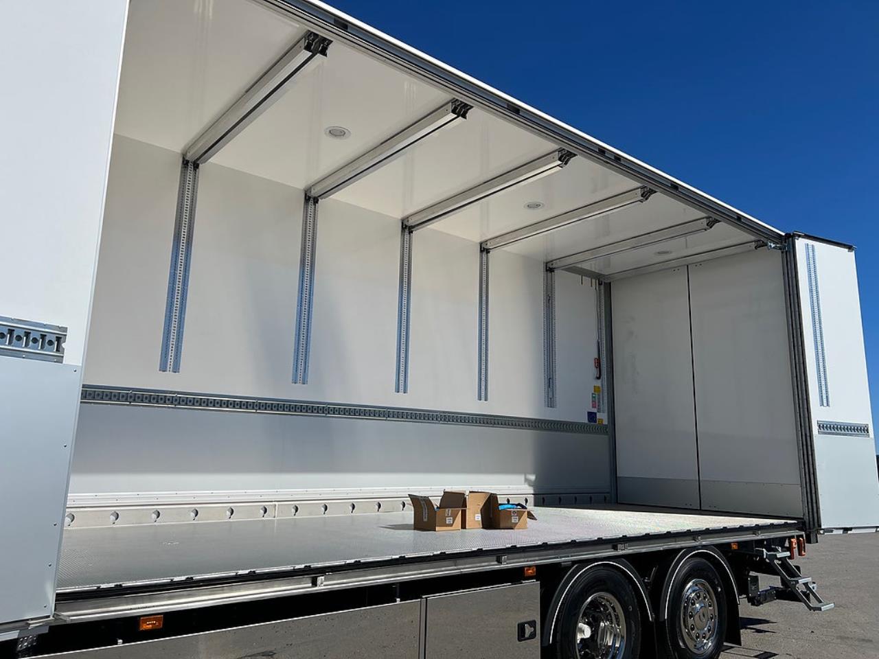 Scania R560 6x2*4 Sk&aring;pbil, &Ouml;ppningsbarsida PLS Sk&aring;p 2026 - Sk&aring;p