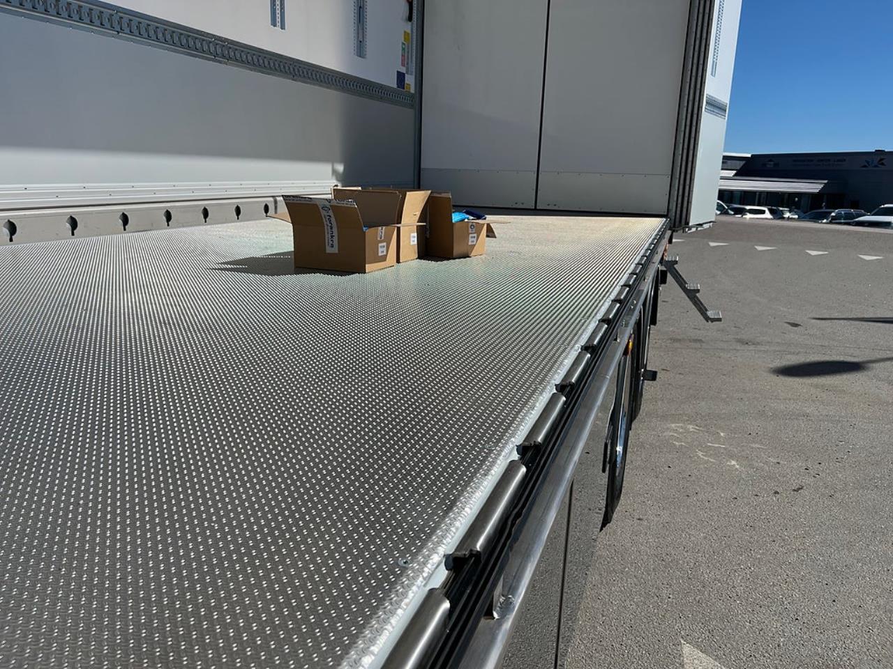 Scania R560 6x2*4 Sk&aring;pbil, &Ouml;ppningsbarsida PLS Sk&aring;p 2026 - Sk&aring;p