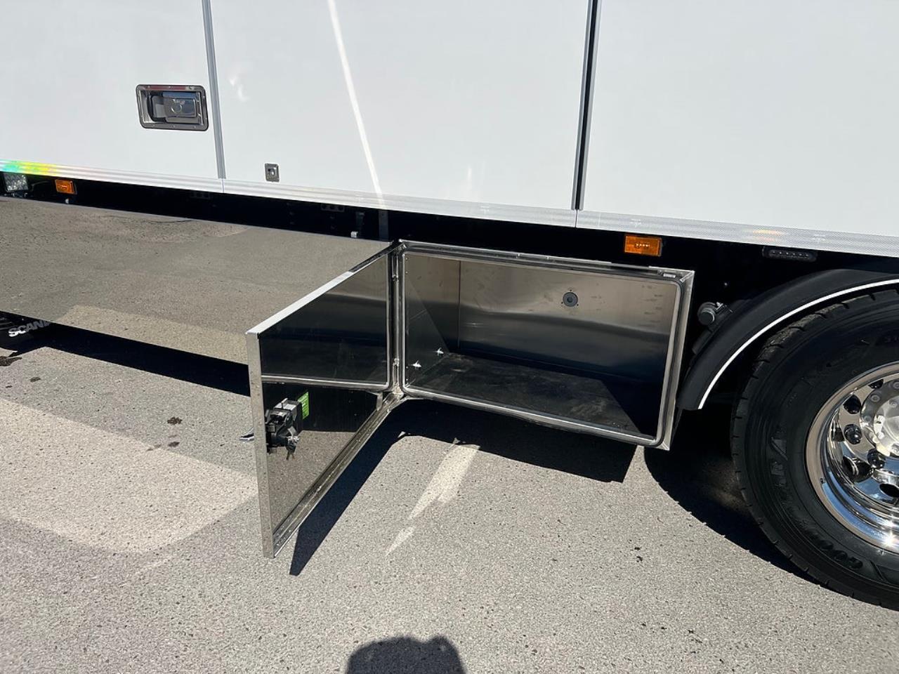 Scania R560 6x2*4 Sk&aring;pbil, &Ouml;ppningsbarsida PLS Sk&aring;p 2026 - Sk&aring;p