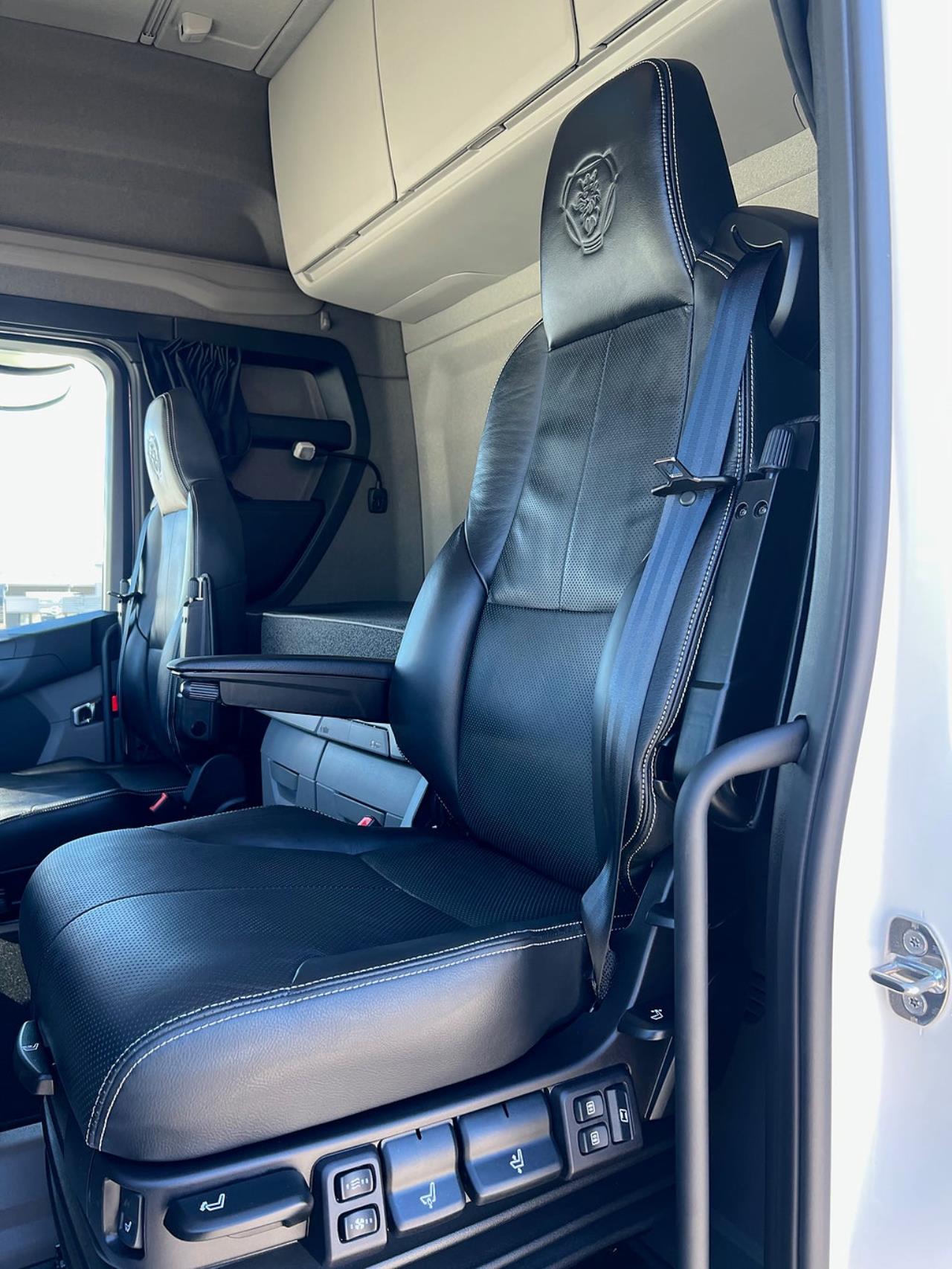 Scania R560 6x2*4 Sk&aring;pbil, &Ouml;ppningsbarsida PLS Sk&aring;p 2026 - Sk&aring;p