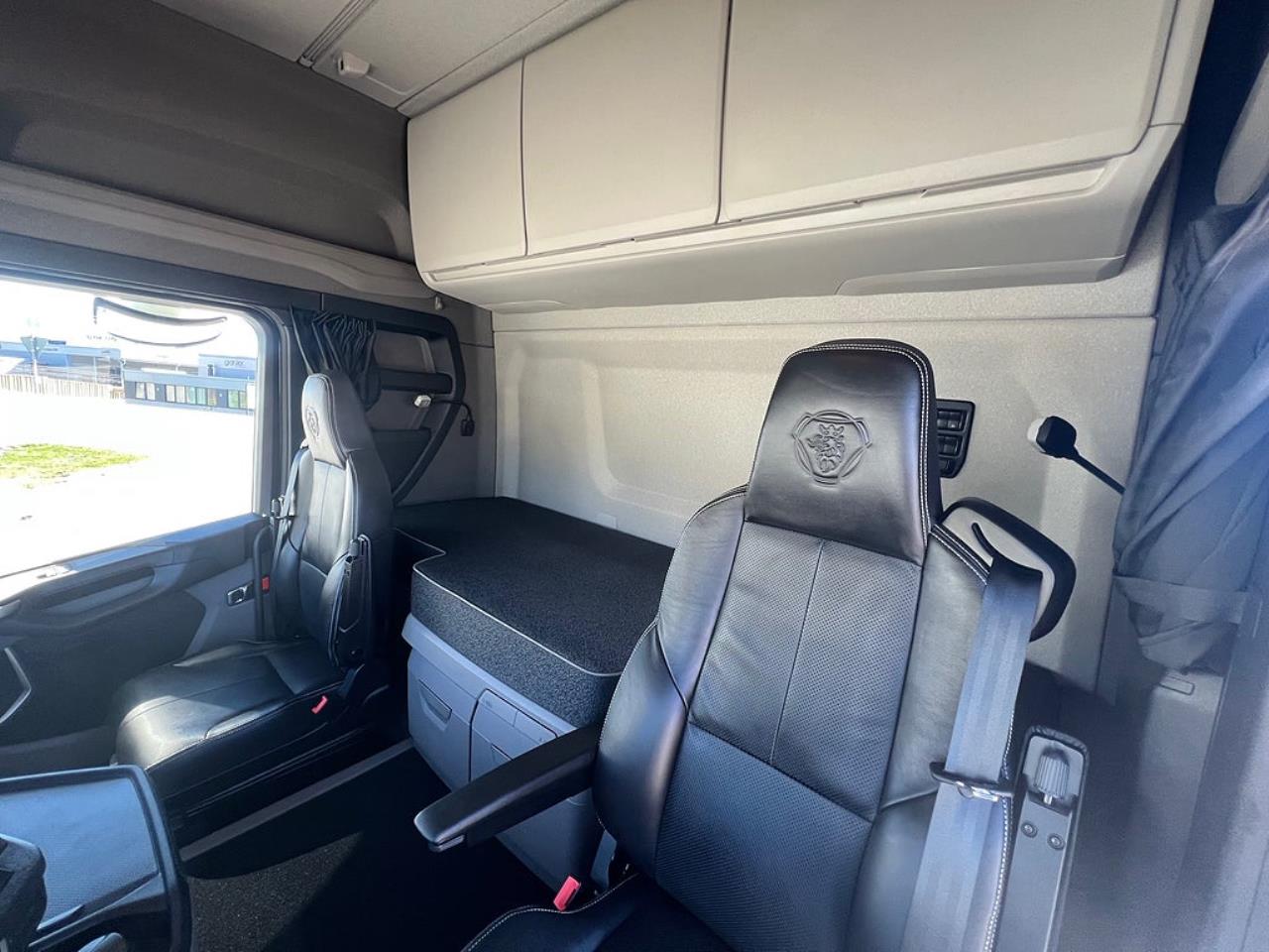 Scania R560 6x2*4 Sk&aring;pbil, &Ouml;ppningsbarsida PLS Sk&aring;p 2026 - Sk&aring;p