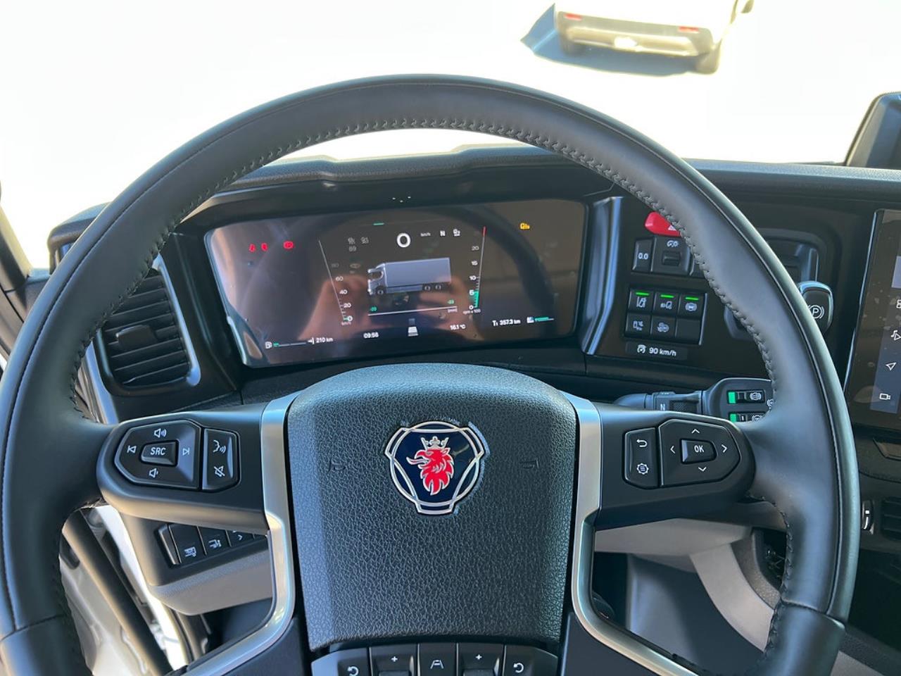 Scania R560 6x2*4 Sk&aring;pbil, &Ouml;ppningsbarsida PLS Sk&aring;p 2026 - Sk&aring;p