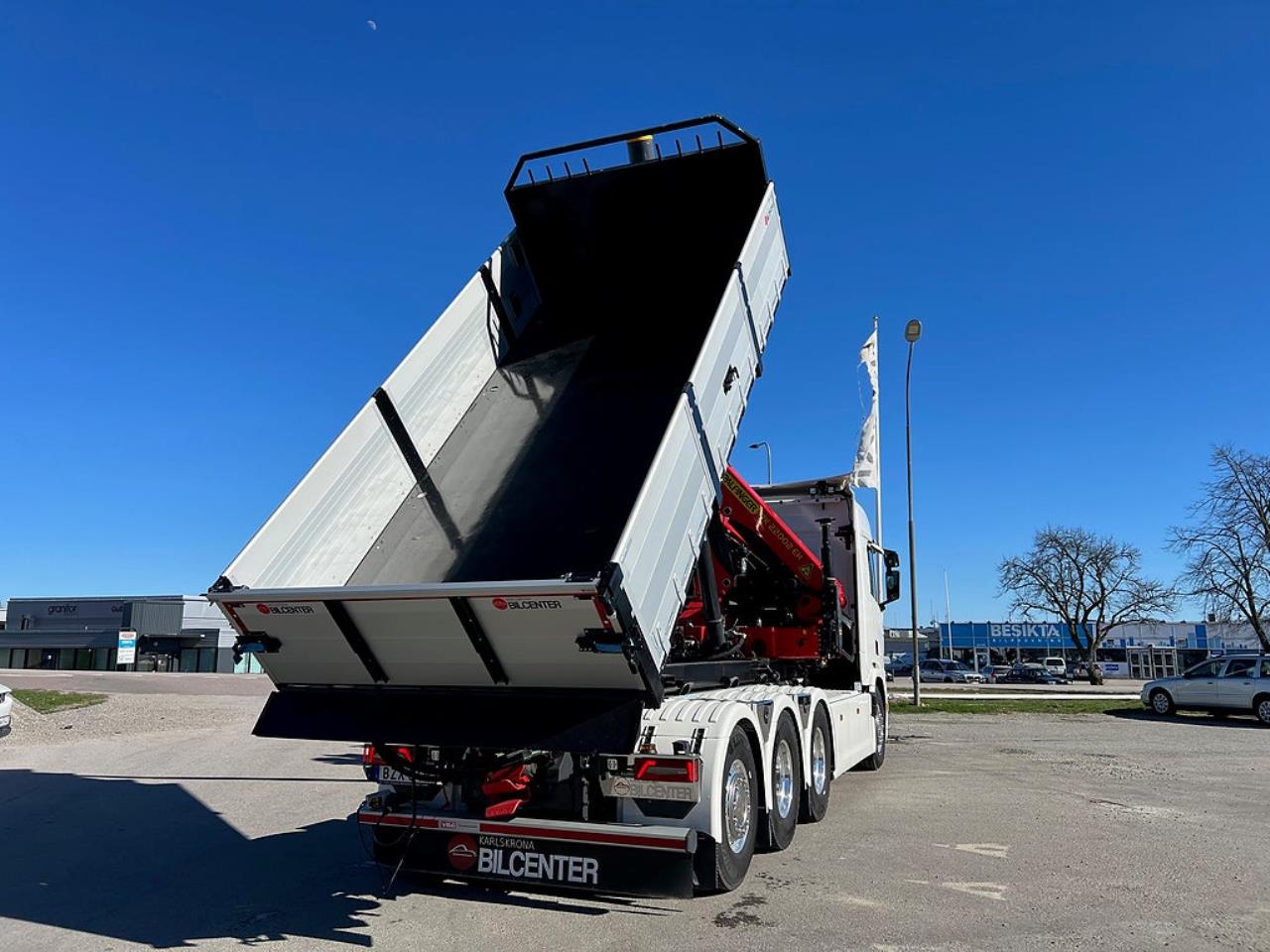 &Ouml;vriga Nytt Kranflak med Tipp & Palfinger 22002 Kran 2026 - &Ouml;vrigt