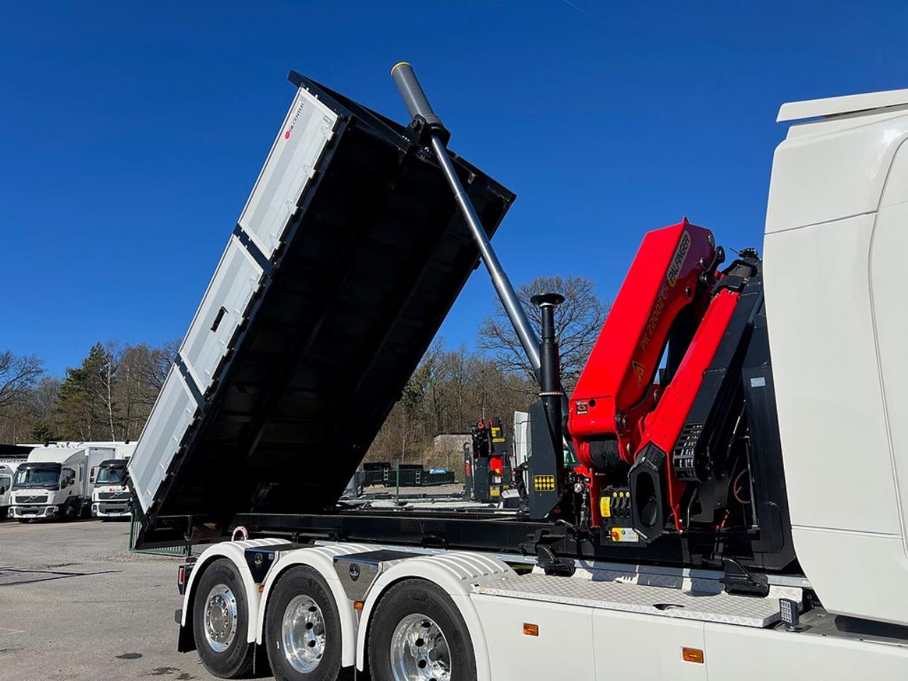 &Ouml;vriga Nytt Kranflak med Tipp & Palfinger 22002 Kran 2026 - &Ouml;vrigt