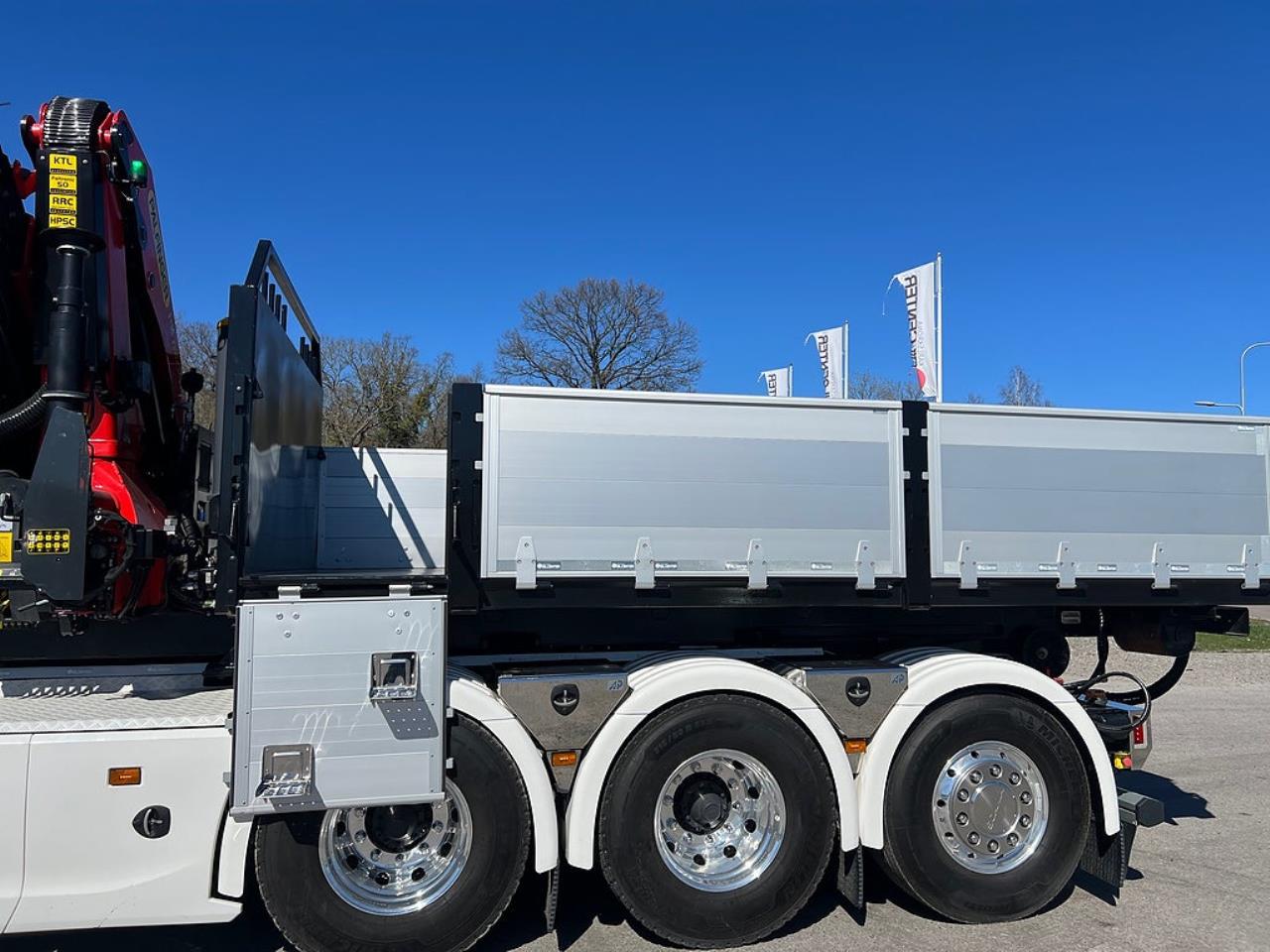 &Ouml;vriga Nytt Kranflak med Tipp & Palfinger 22002 Kran 2026 - &Ouml;vrigt