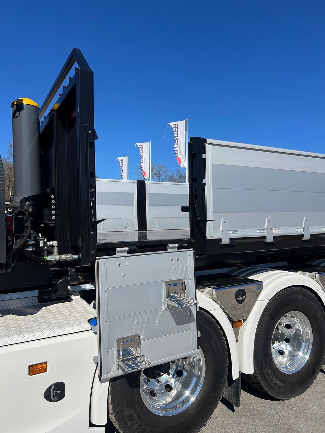 &Ouml;vriga Nytt Kranflak med Tipp & Palfinger 22002 Kran 2026 - &Ouml;vrigt