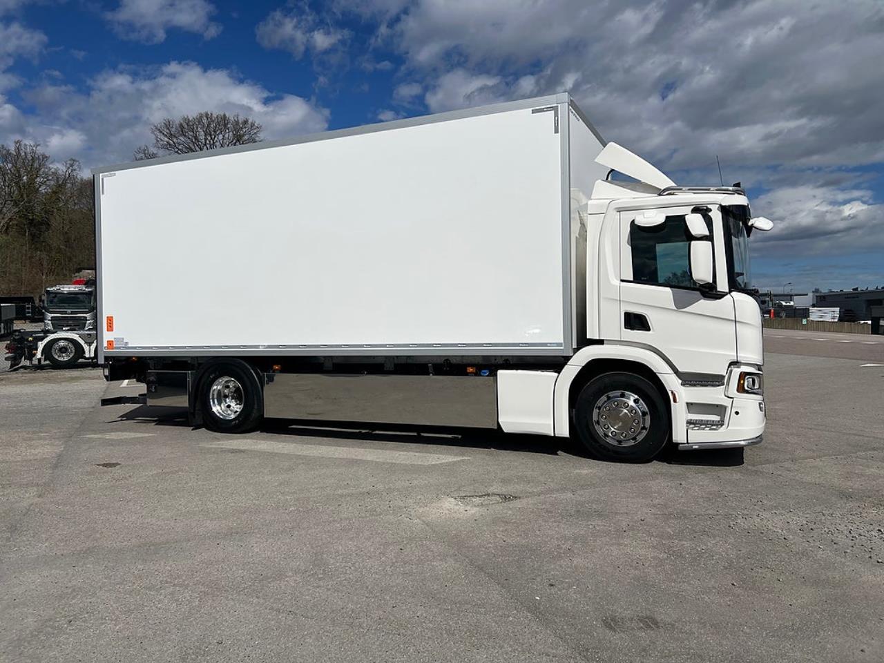 Scania P280 4x2 Sk&aring;pbil &Ouml;ppningsbarsida, *300 Mil* 2022 - Sk&aring;p