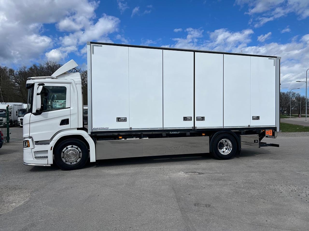 Scania P280 4x2 Sk&aring;pbil &Ouml;ppningsbarsida, *300 Mil* 2022 - Sk&aring;p