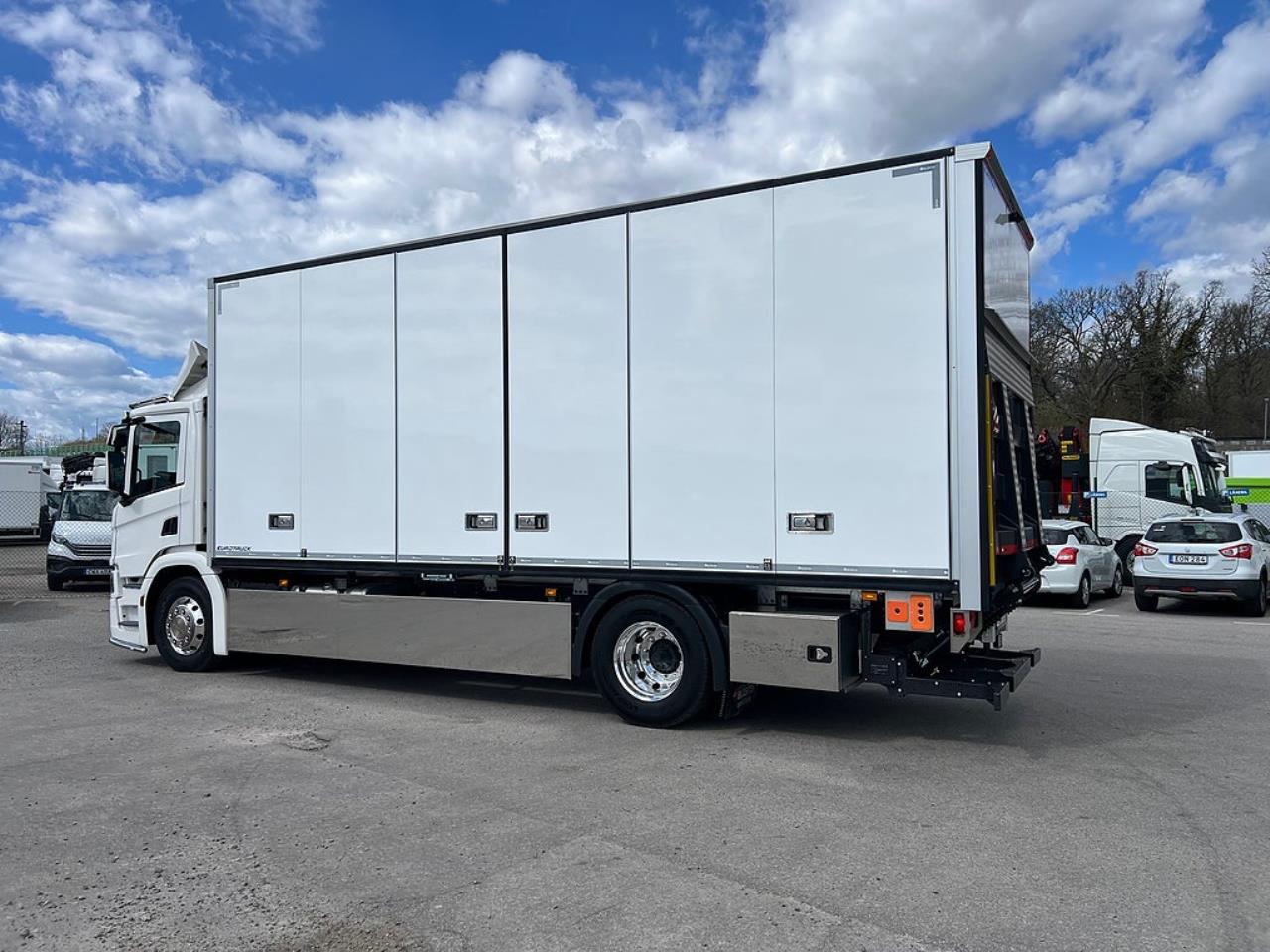 Scania P280 4x2 Sk&aring;pbil &Ouml;ppningsbarsida, *300 Mil* 2022 - Sk&aring;p