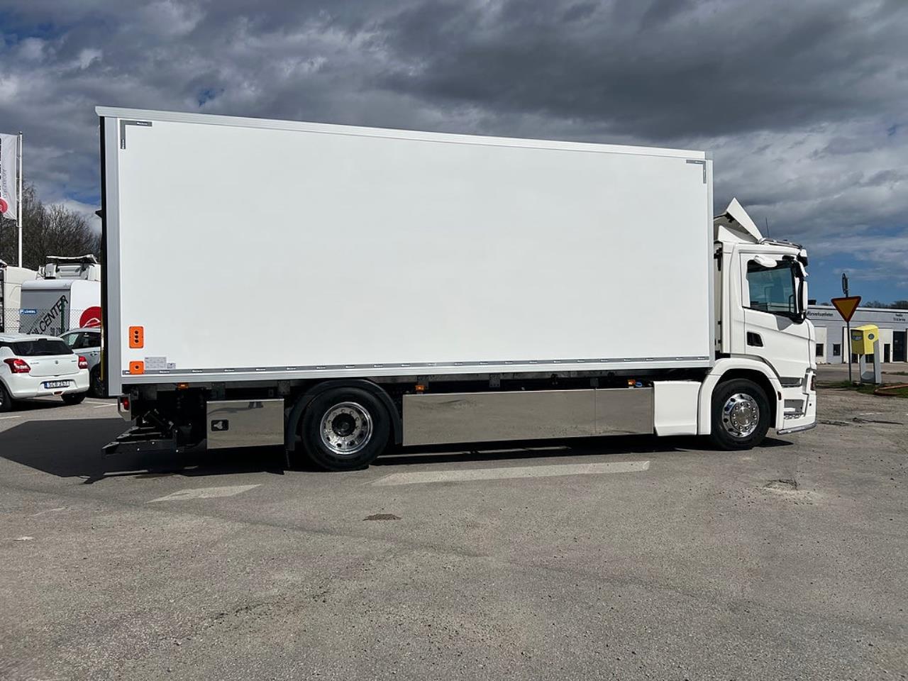 Scania P280 4x2 Sk&aring;pbil &Ouml;ppningsbarsida, *300 Mil* 2022 - Sk&aring;p