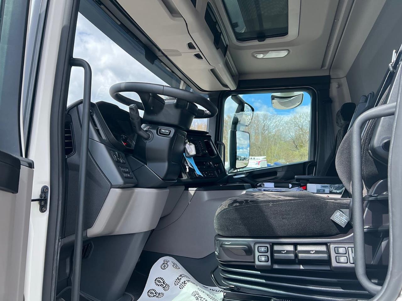 Scania P280 4x2 Sk&aring;pbil &Ouml;ppningsbarsida, *300 Mil* 2022 - Sk&aring;p