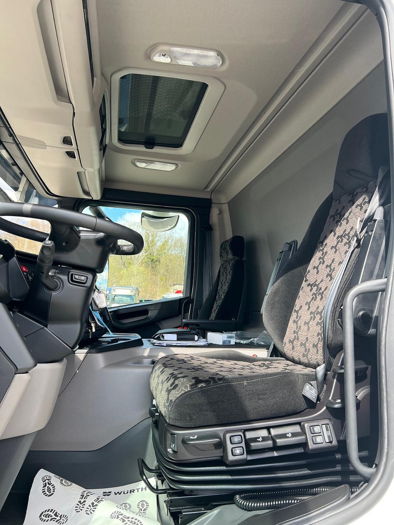 Scania P280 4x2 Sk&aring;pbil &Ouml;ppningsbarsida, *300 Mil* 2022 - Sk&aring;p