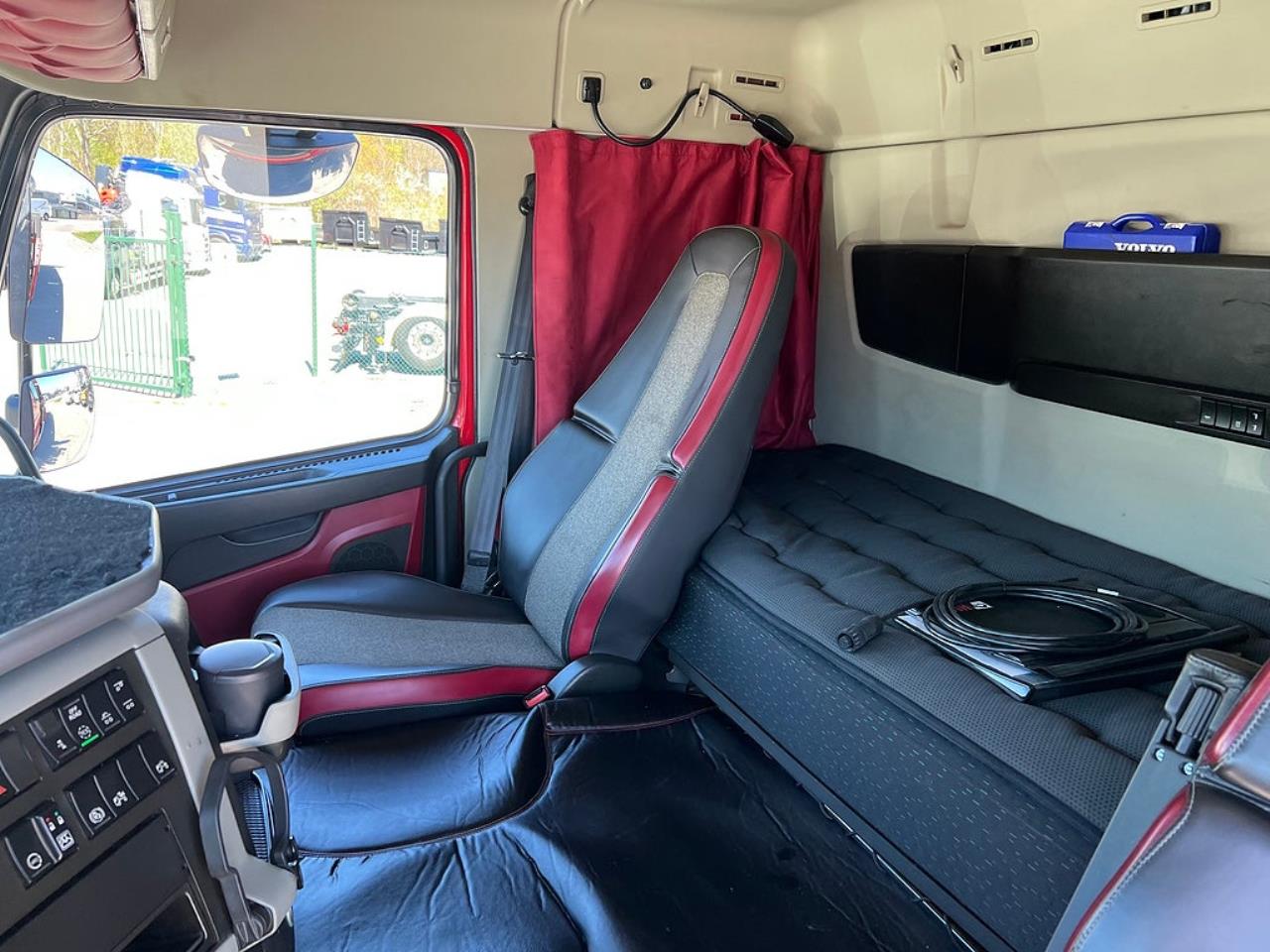 Volvo FM13 460 8x2*6 Maskinbil med stor kran, Euro 6 2017 - Kran