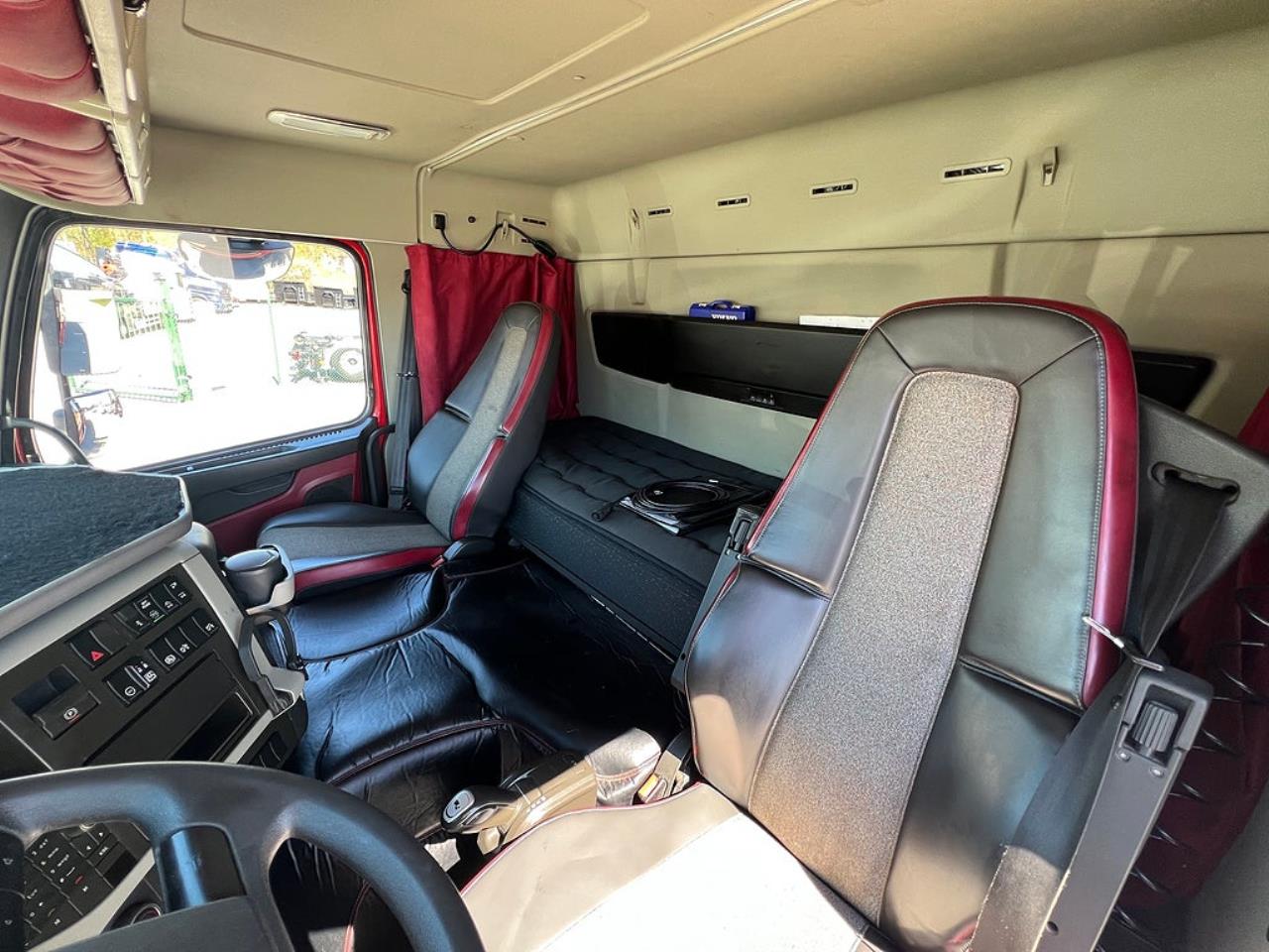 Volvo FM13 460 8x2*6 Maskinbil med stor kran, Euro 6 2017 - Kran