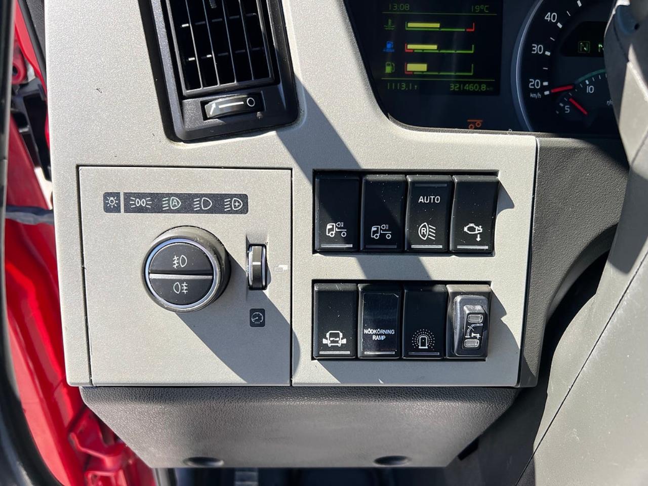 Volvo FM13 460 8x2*6 Maskinbil med stor kran, Euro 6 2017 - Kran
